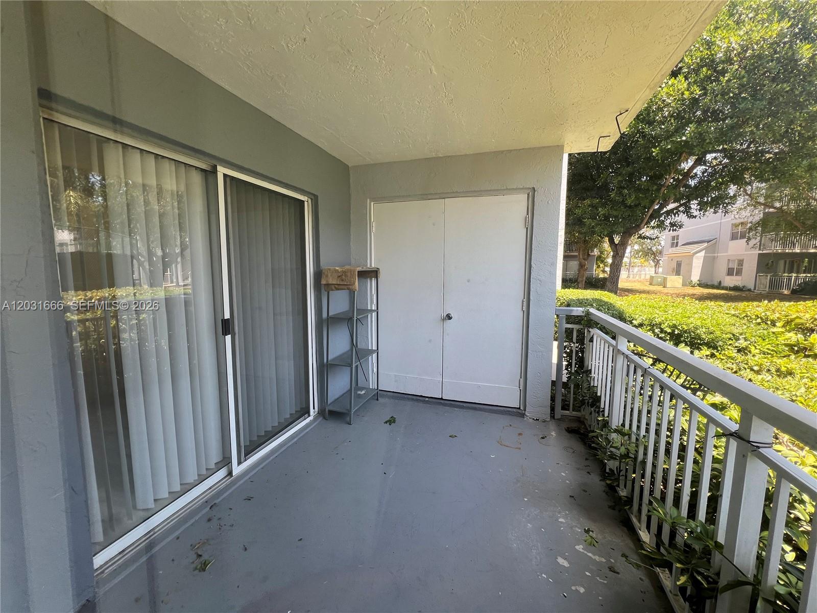 LE CLUB AT OLD CUTLER CON - Residential Lease