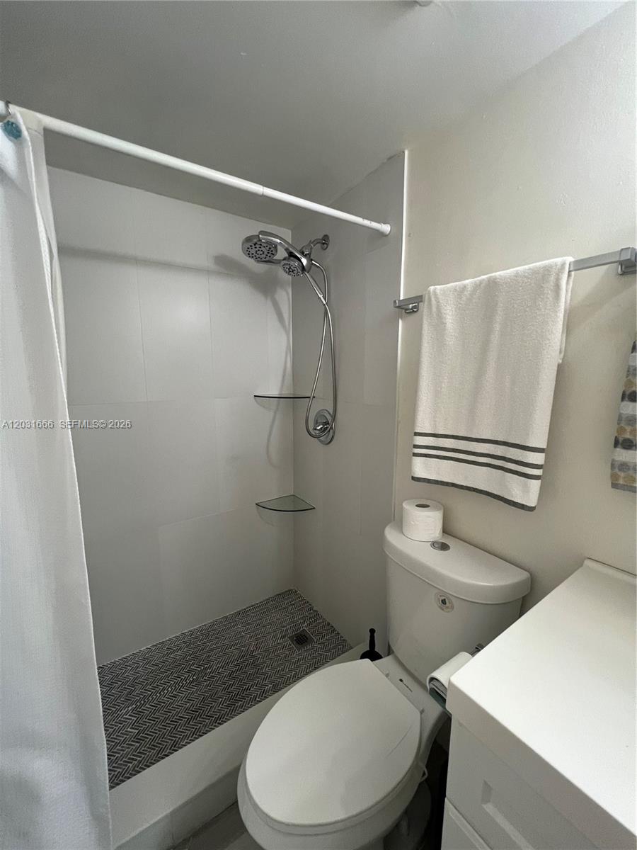 LE CLUB AT OLD CUTLER CON - Residential Lease