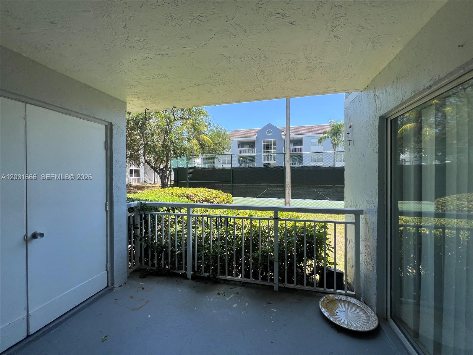 LE CLUB AT OLD CUTLER CON - Residential Lease