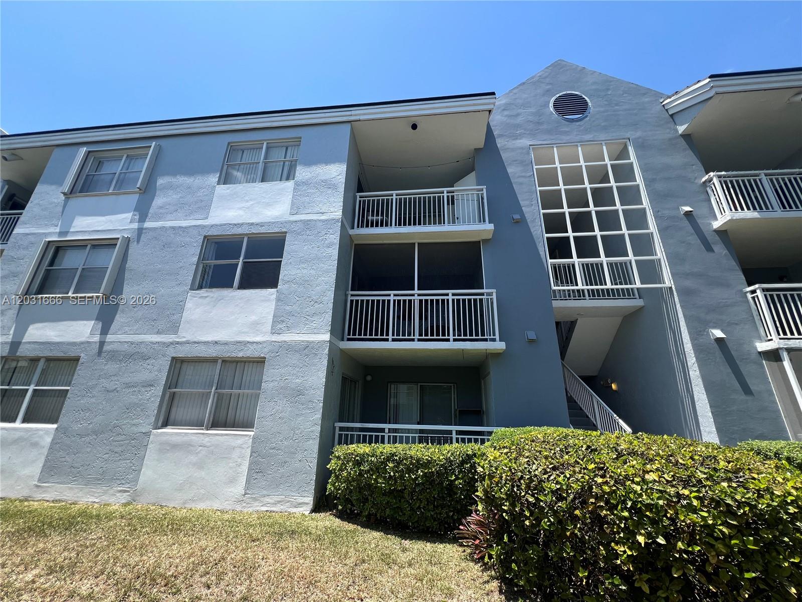 LE CLUB AT OLD CUTLER CON - Residential Lease