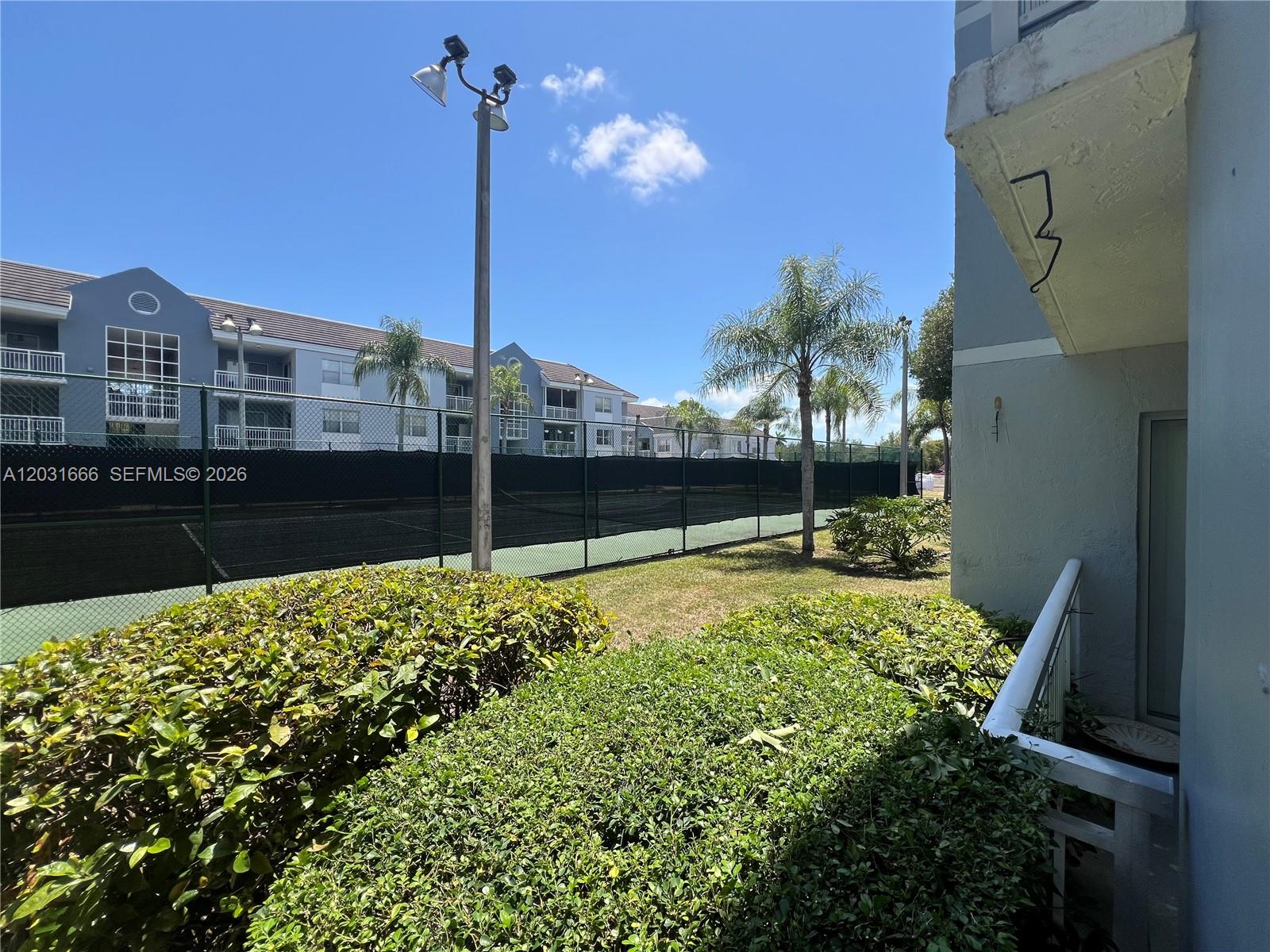 LE CLUB AT OLD CUTLER CON - Residential Lease