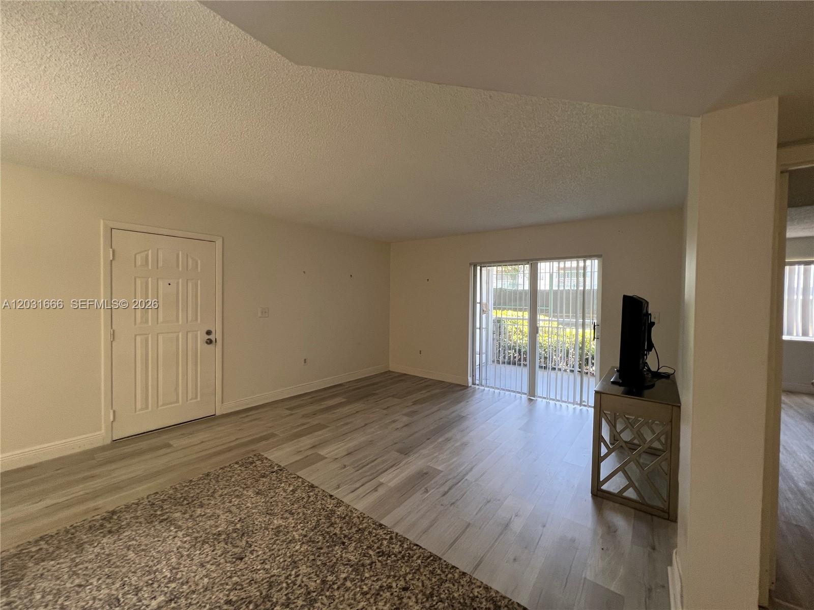 LE CLUB AT OLD CUTLER CON - Residential Lease