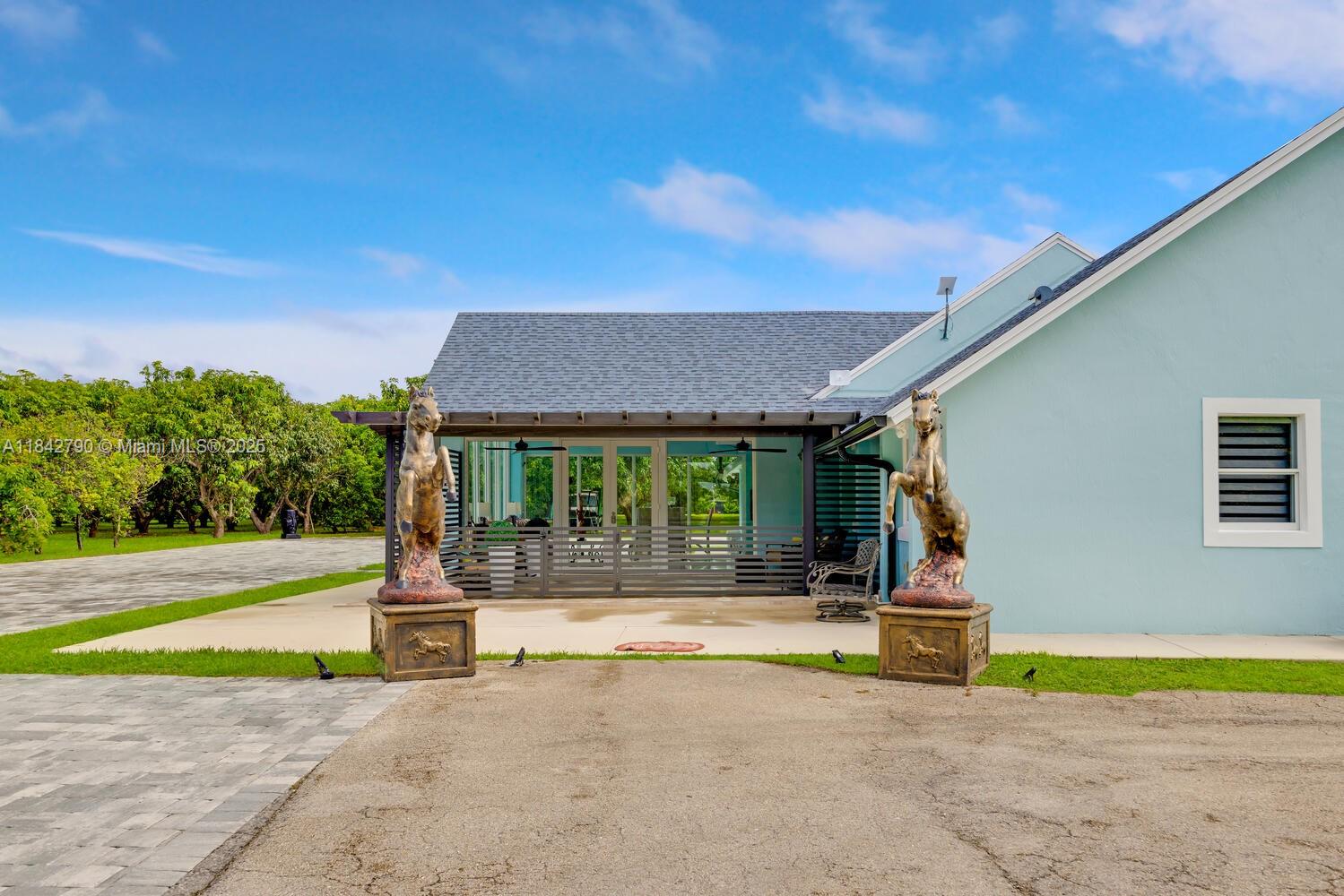 REDLANDS - Residential