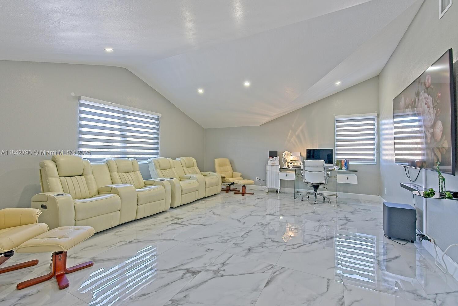 REDLANDS - Residential