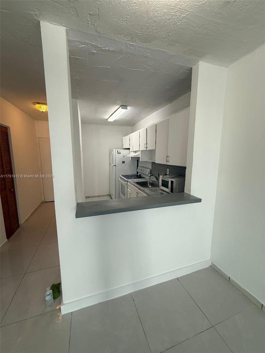 EL LAGO CONDO - Residential Lease