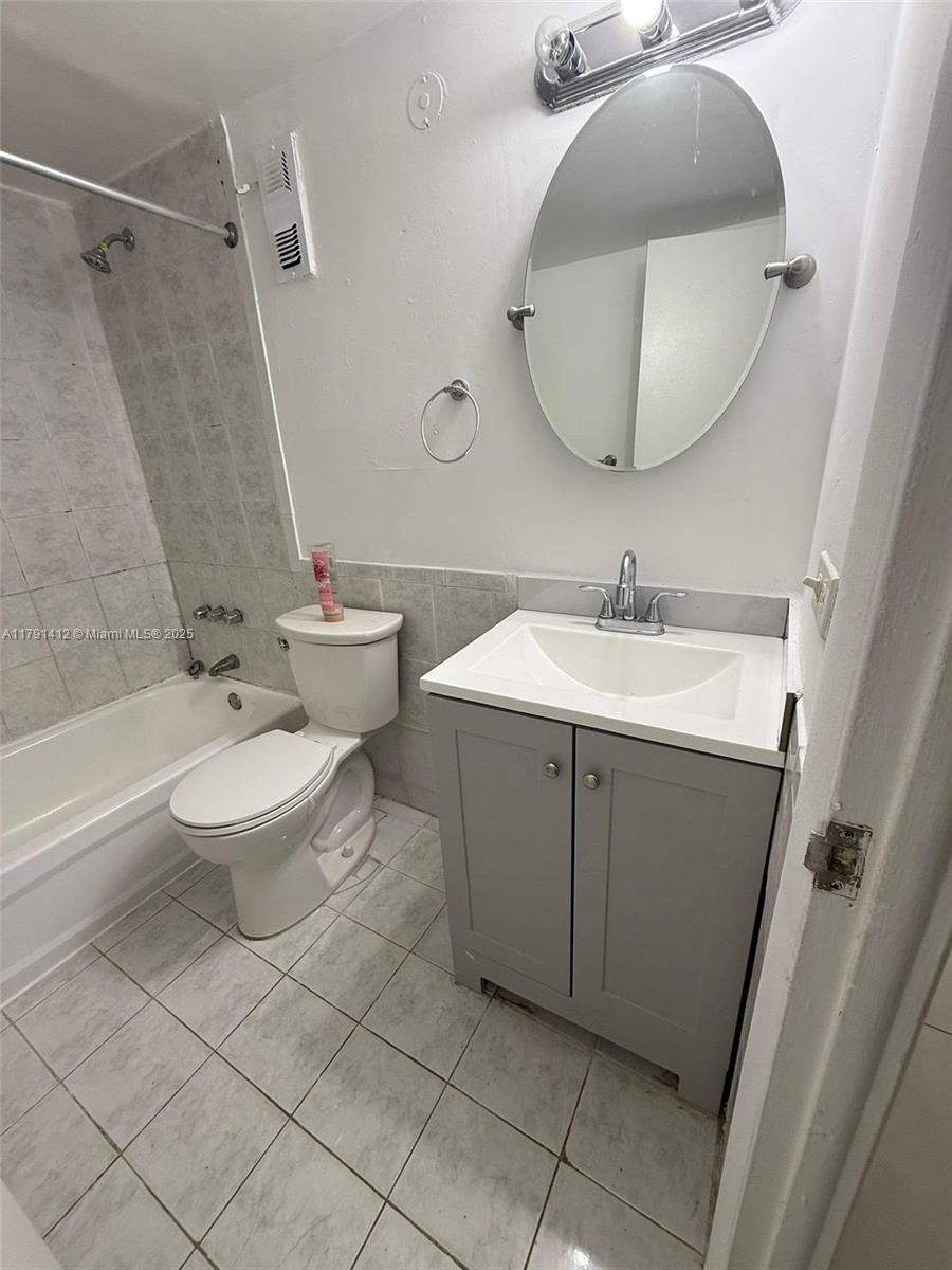EL LAGO CONDO - Residential Lease