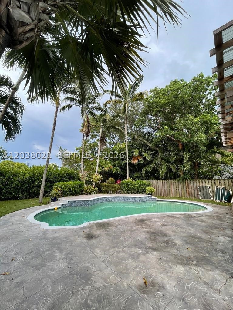 BRICKELL ESTATES - Residential Lease