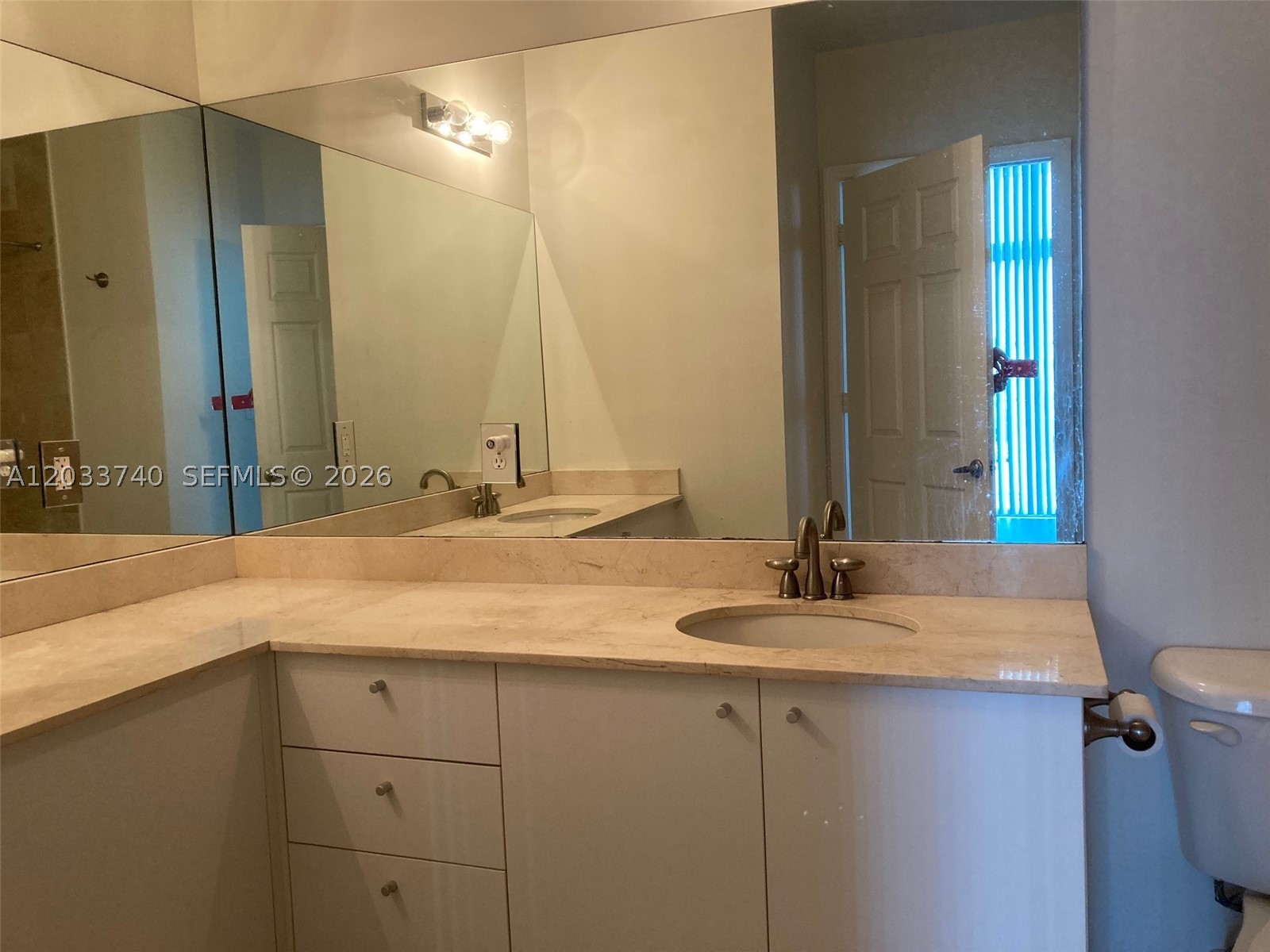 LOFTS AT HOLLYWOOD STATIO - Residential