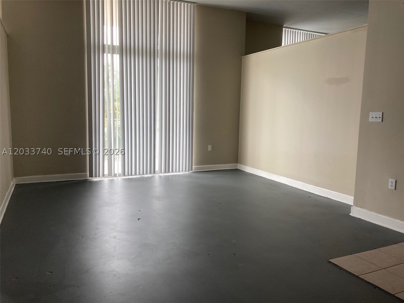LOFTS AT HOLLYWOOD STATIO - Residential