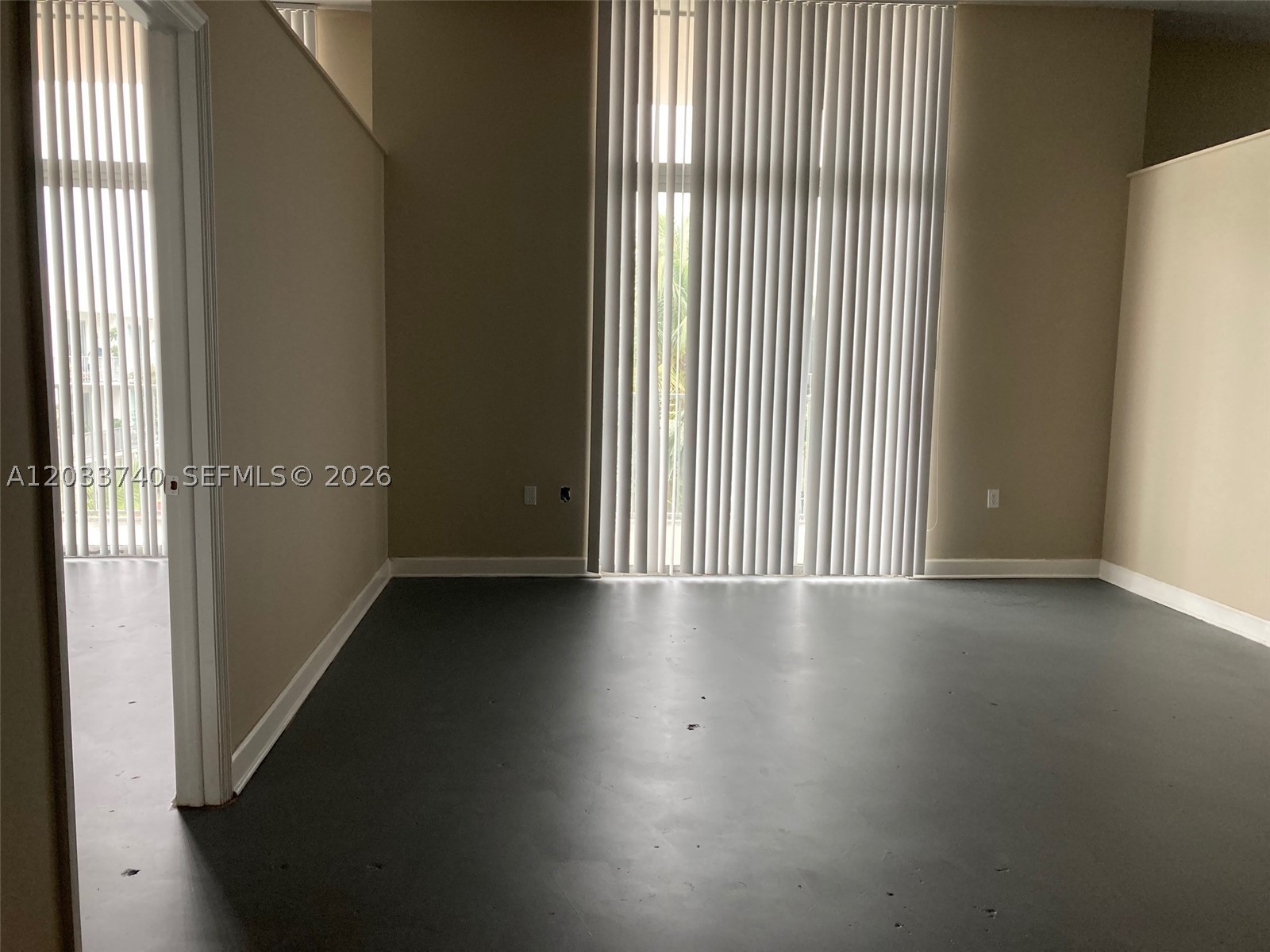 LOFTS AT HOLLYWOOD STATIO - Residential