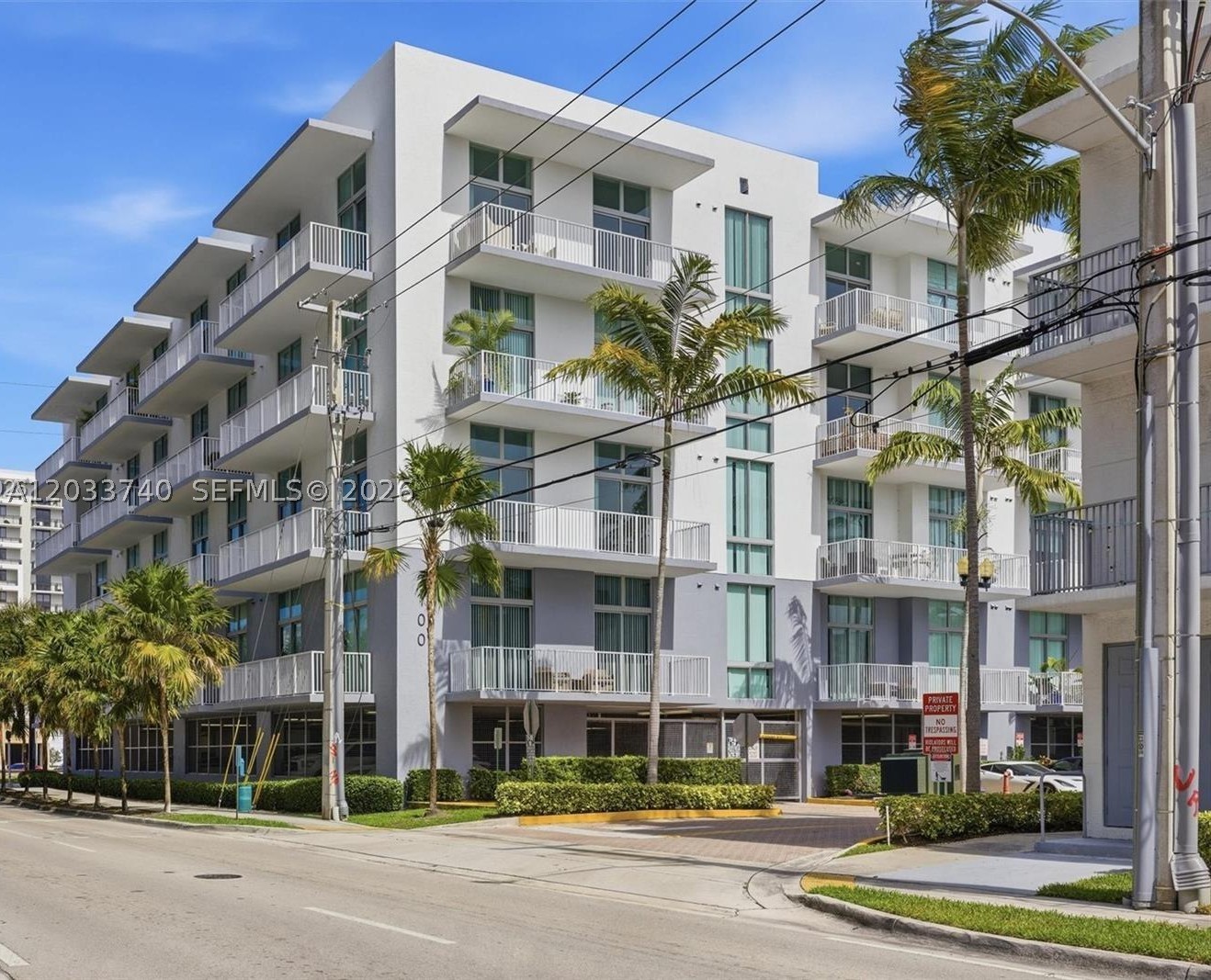 LOFTS AT HOLLYWOOD STATIO - Residential