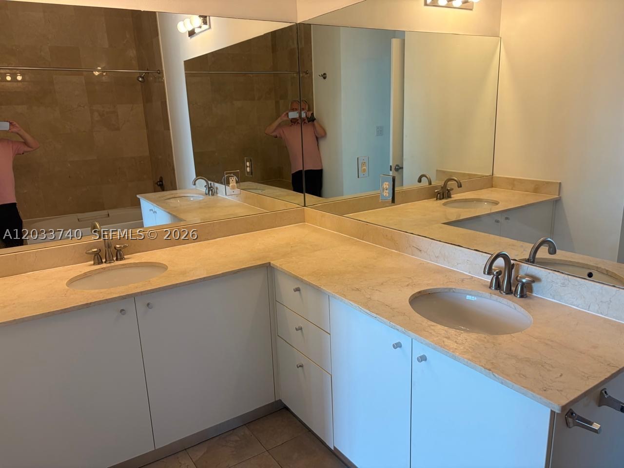 LOFTS AT HOLLYWOOD STATIO - Residential
