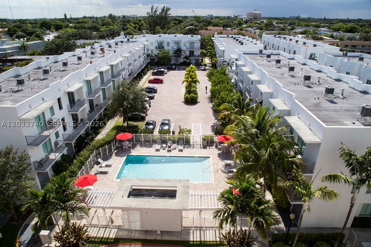 LOFTS AT HOLLYWOOD STATIO - Residential