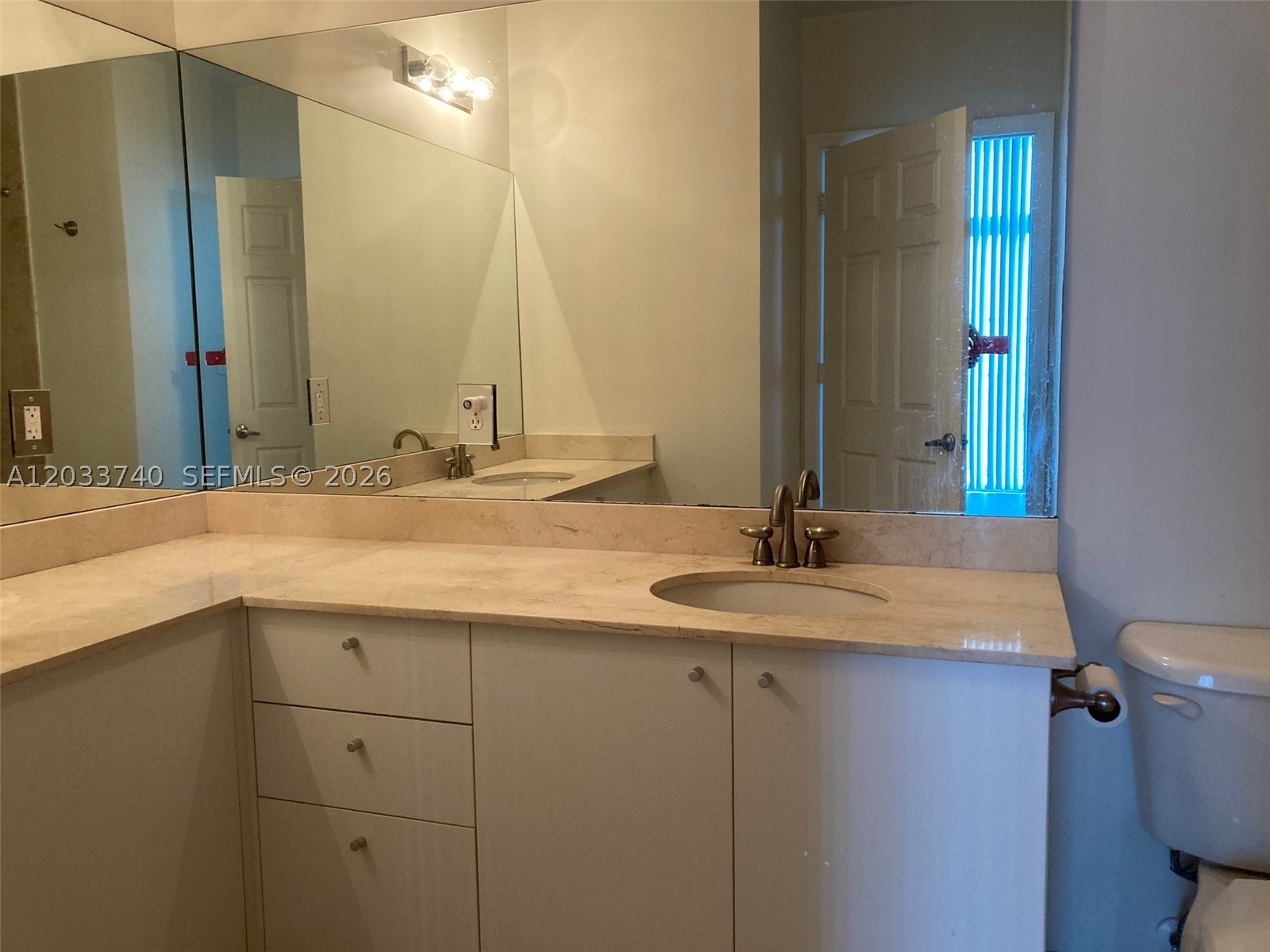 LOFTS AT HOLLYWOOD STATIO - Residential