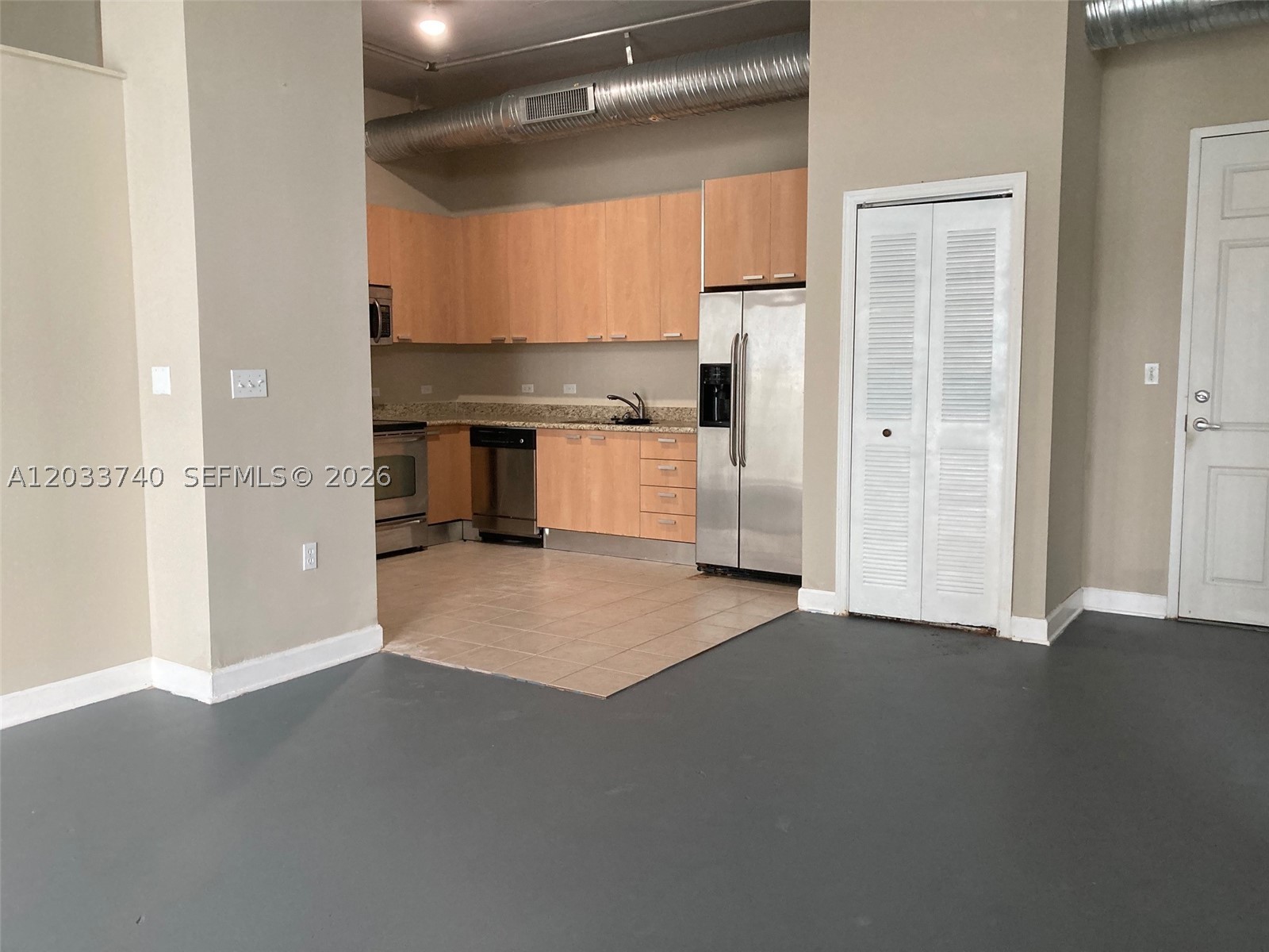 LOFTS AT HOLLYWOOD STATIO - Residential