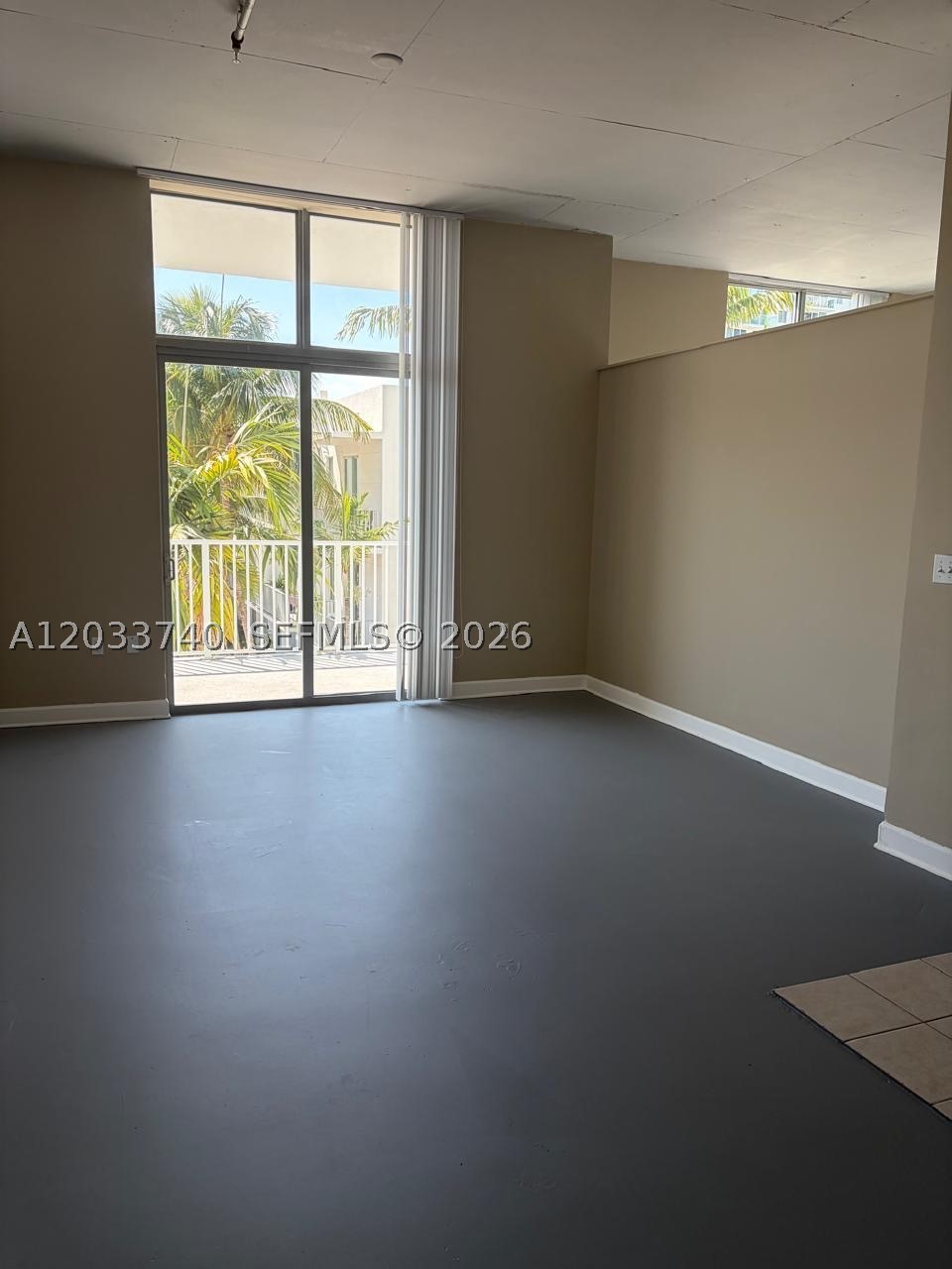 LOFTS AT HOLLYWOOD STATIO - Residential