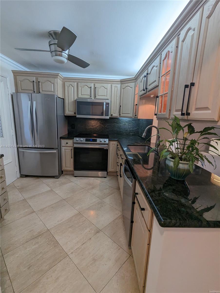EDEN ISLES CONDO NO 7 - Residential