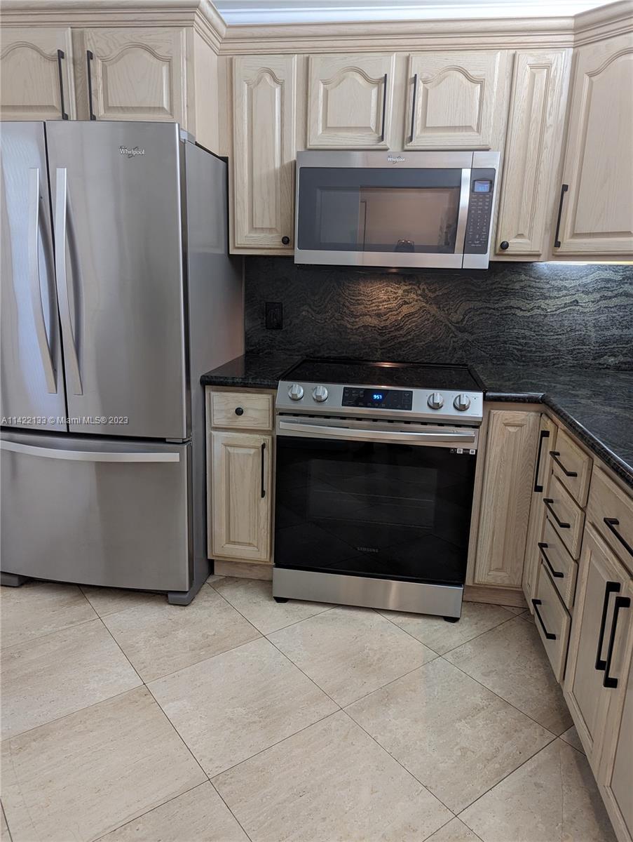 EDEN ISLES CONDO NO 7 - Residential