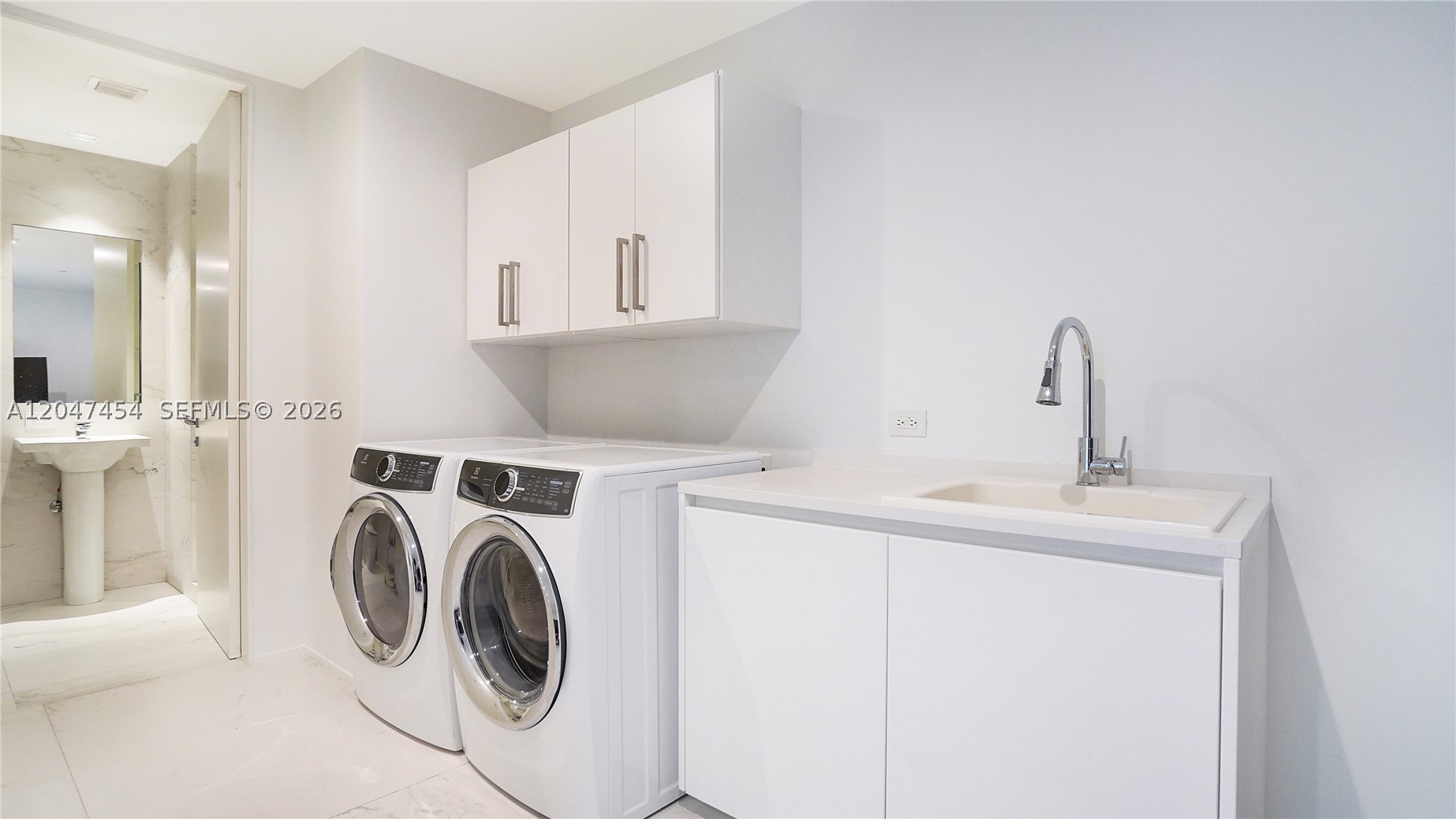 ONE THOUSAND MUSEUM CONDO - Residential