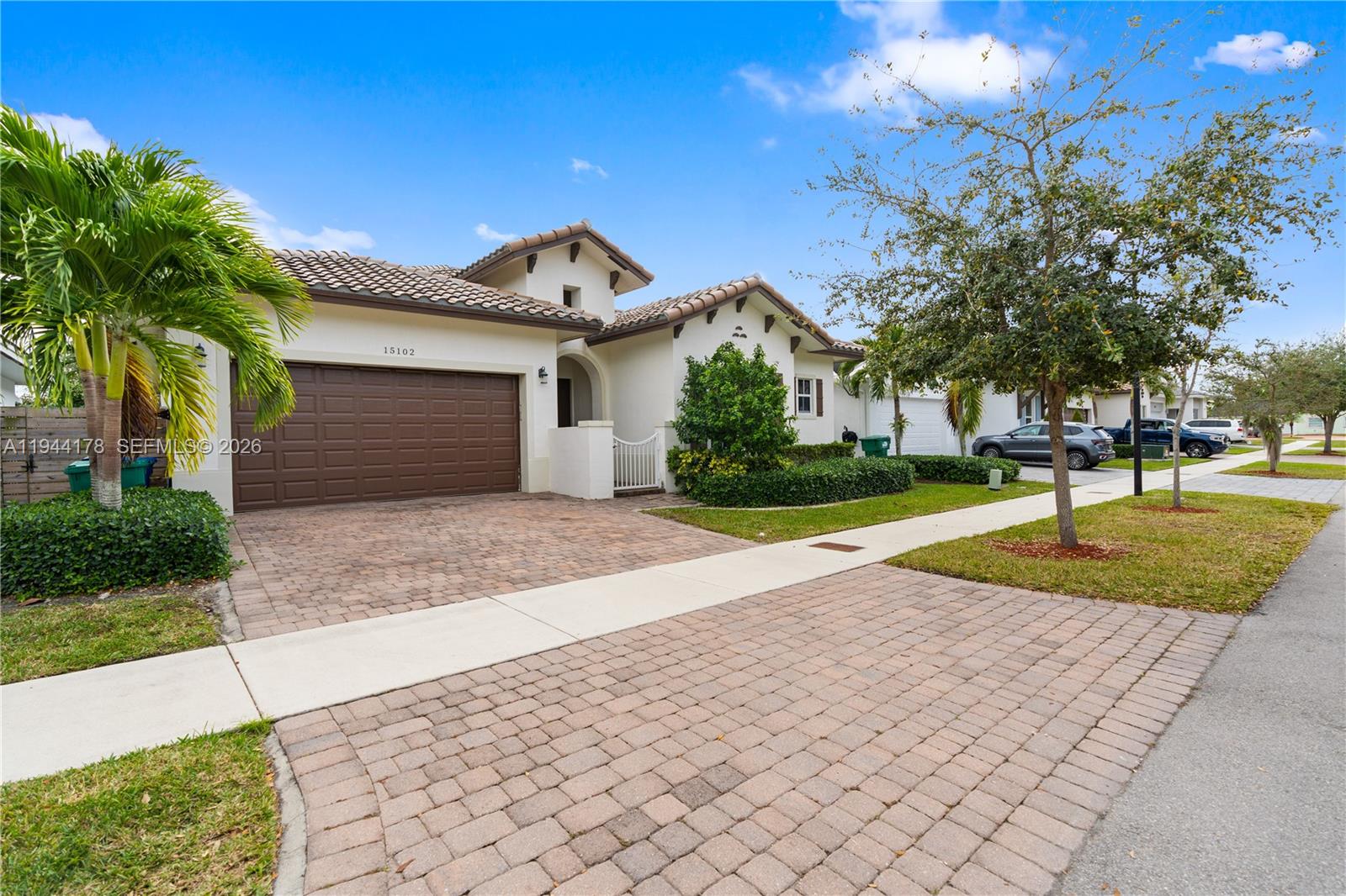 Beautiful 4-bedroom, 3-bathroom home located in the highly desirable Venetian Parc community. Offering 2,612 sq. ft. of living space, this bright and spacious residence features an open-concept layout with high ceilings, 8-foot doors, and large windows that provide abundant natural light.
The home includes open living and dining areas, a large primary suite with a walk-in closet, well-sized secondary bedrooms, and a two-car garage. Situated in a quiet neighborhood, it offers both comfort and privacy.
Conveniently located near top-rated schools, shopping, and dining, with access to exclusive community amenities. Move-in ready and full of potential—this home is a must-see!