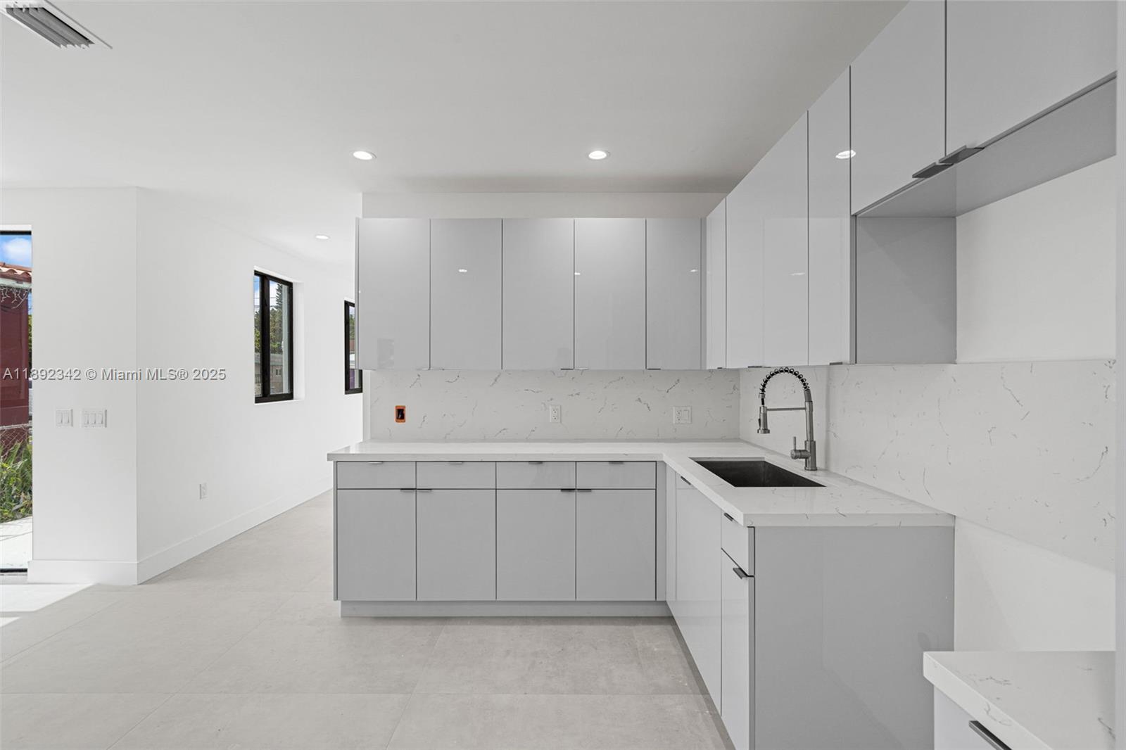 N MIAMI ESTATES - Residential Income