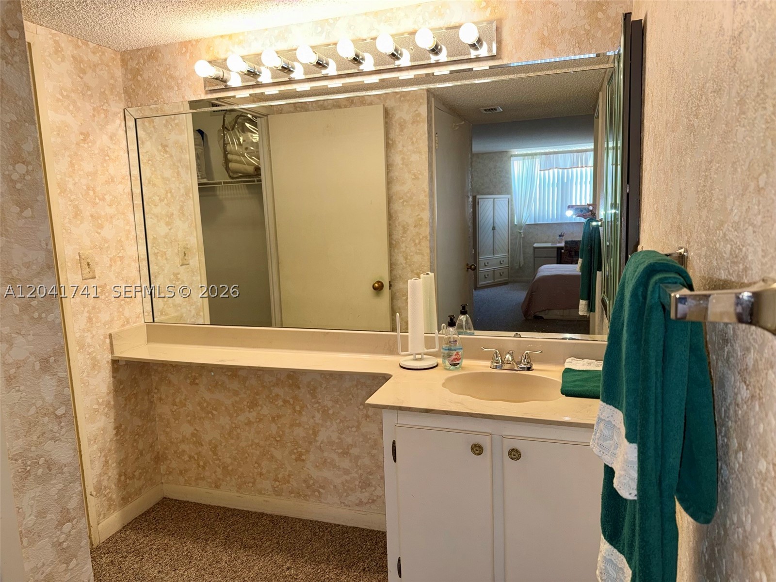 WINSTON TOWERS 600 CONDO - Residential