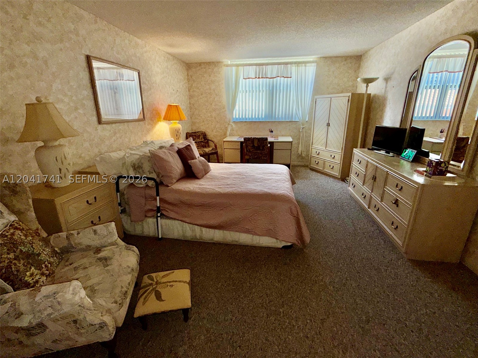 WINSTON TOWERS 600 CONDO - Residential