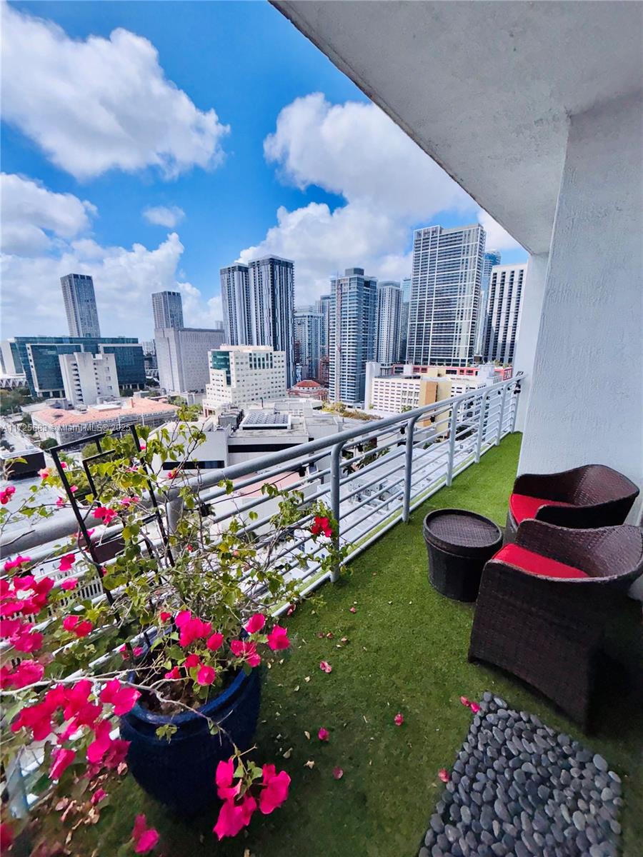THE LOFT DOWNTOWN CONDO - Residential Lease