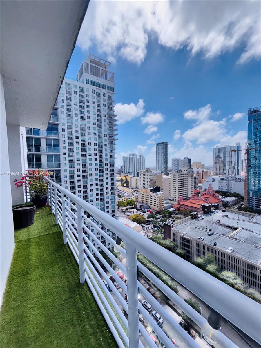 THE LOFT DOWNTOWN CONDO - Residential Lease