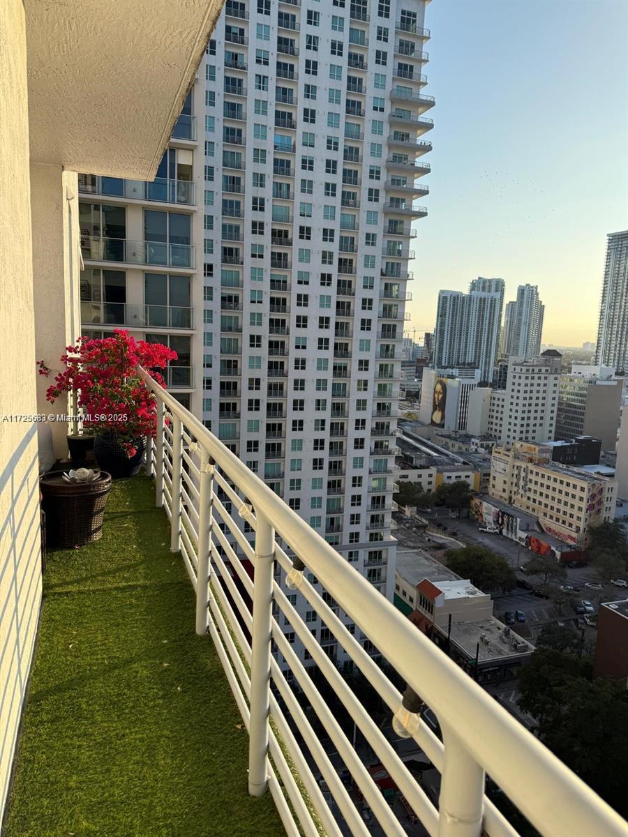 THE LOFT DOWNTOWN CONDO - Residential Lease