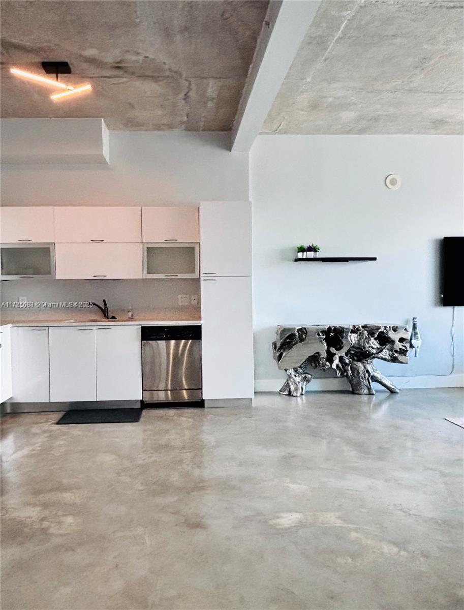 THE LOFT DOWNTOWN CONDO - Residential Lease