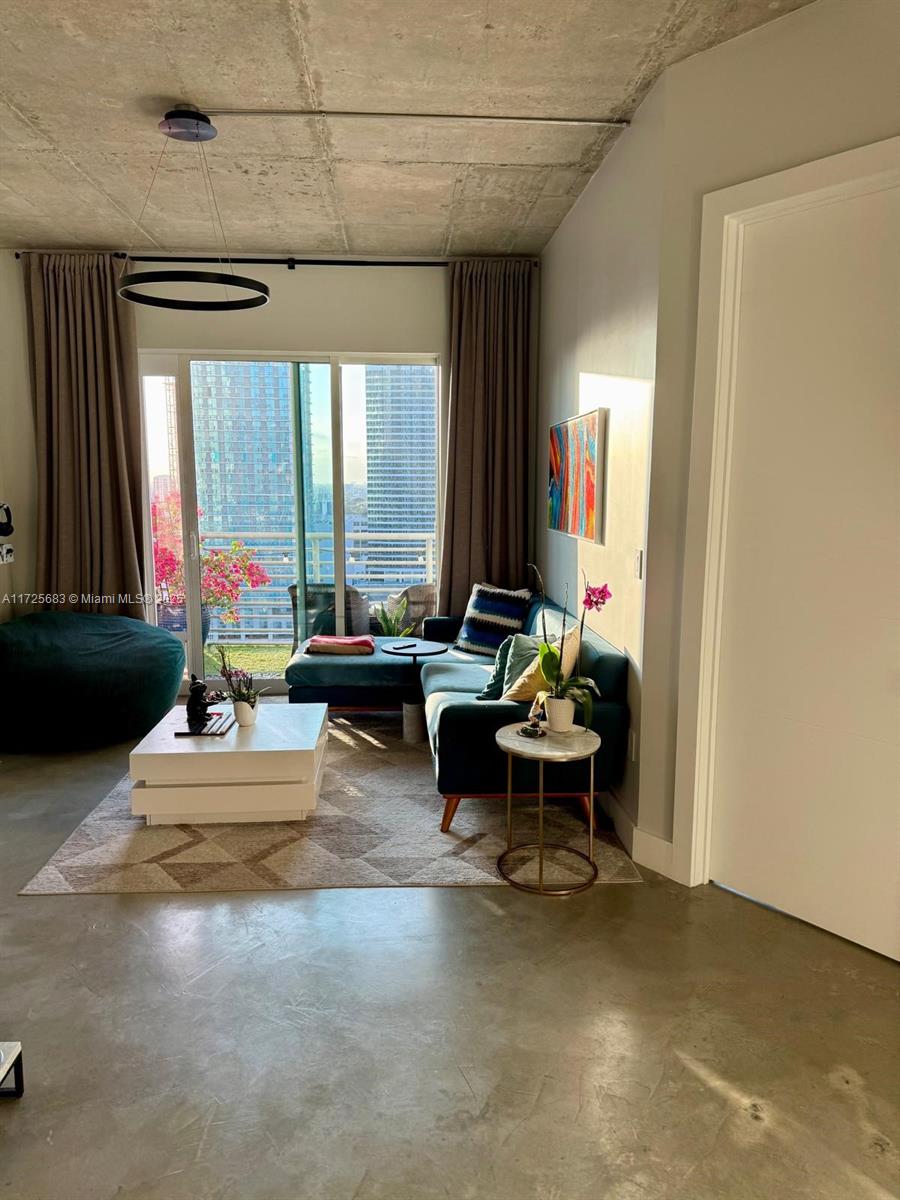 THE LOFT DOWNTOWN CONDO - Residential Lease
