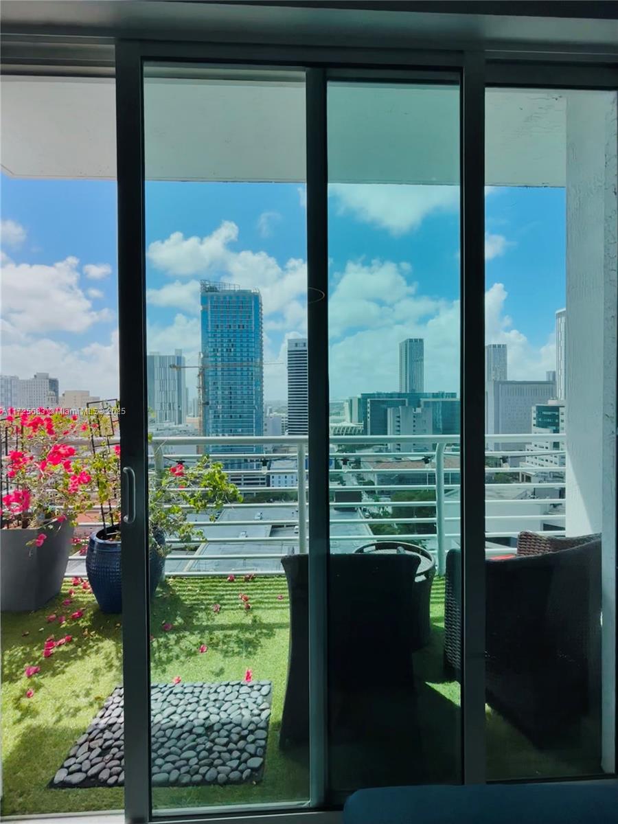 THE LOFT DOWNTOWN CONDO - Residential Lease