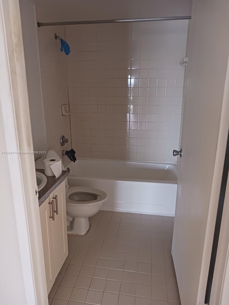 VILLAS DE VENEZIA CONDO - Residential Lease