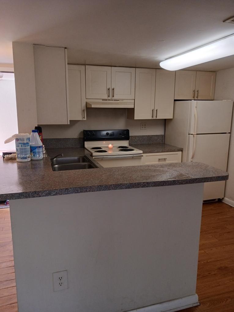VILLAS DE VENEZIA CONDO - Residential Lease