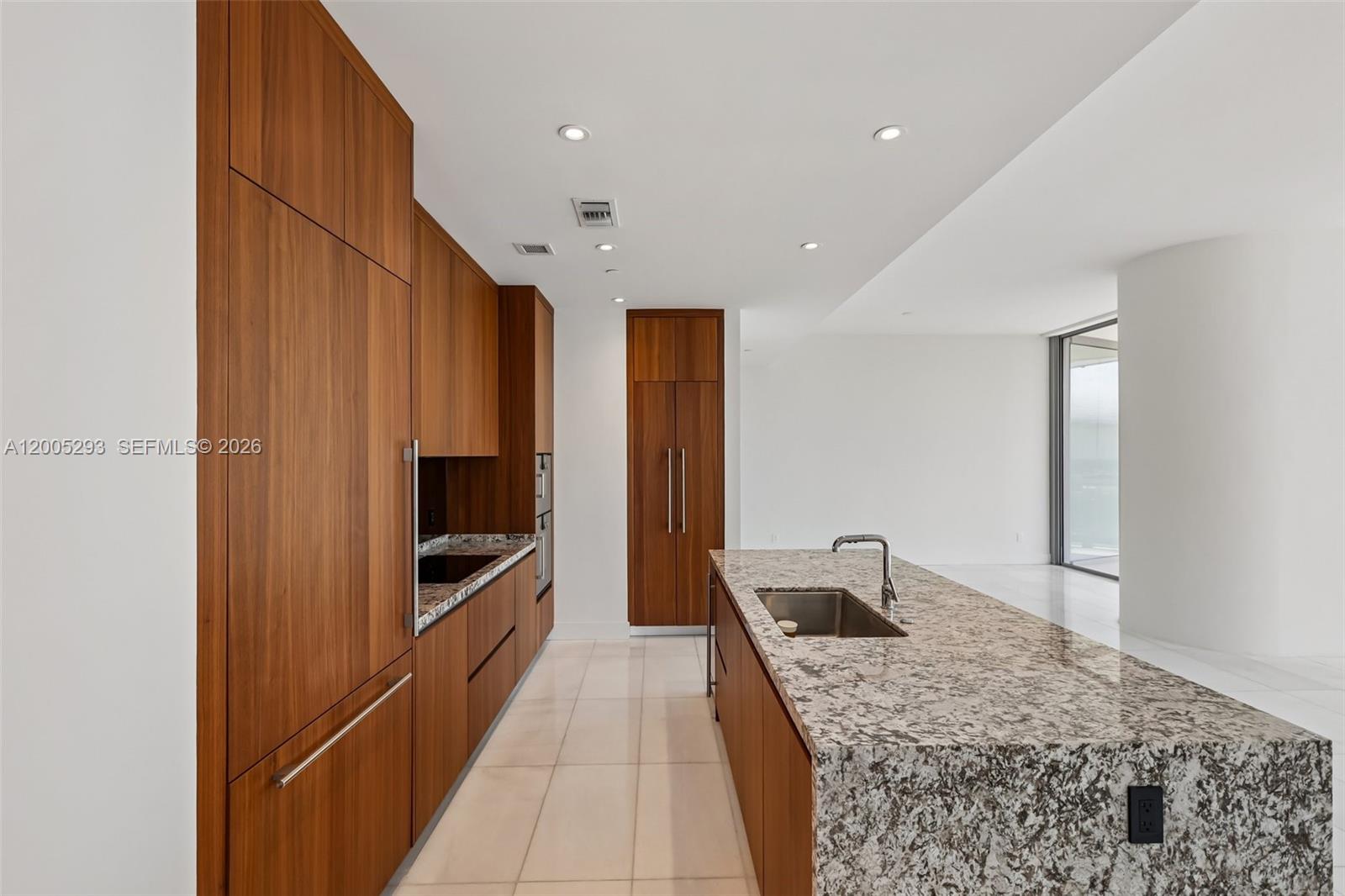 Una Residences - Residential