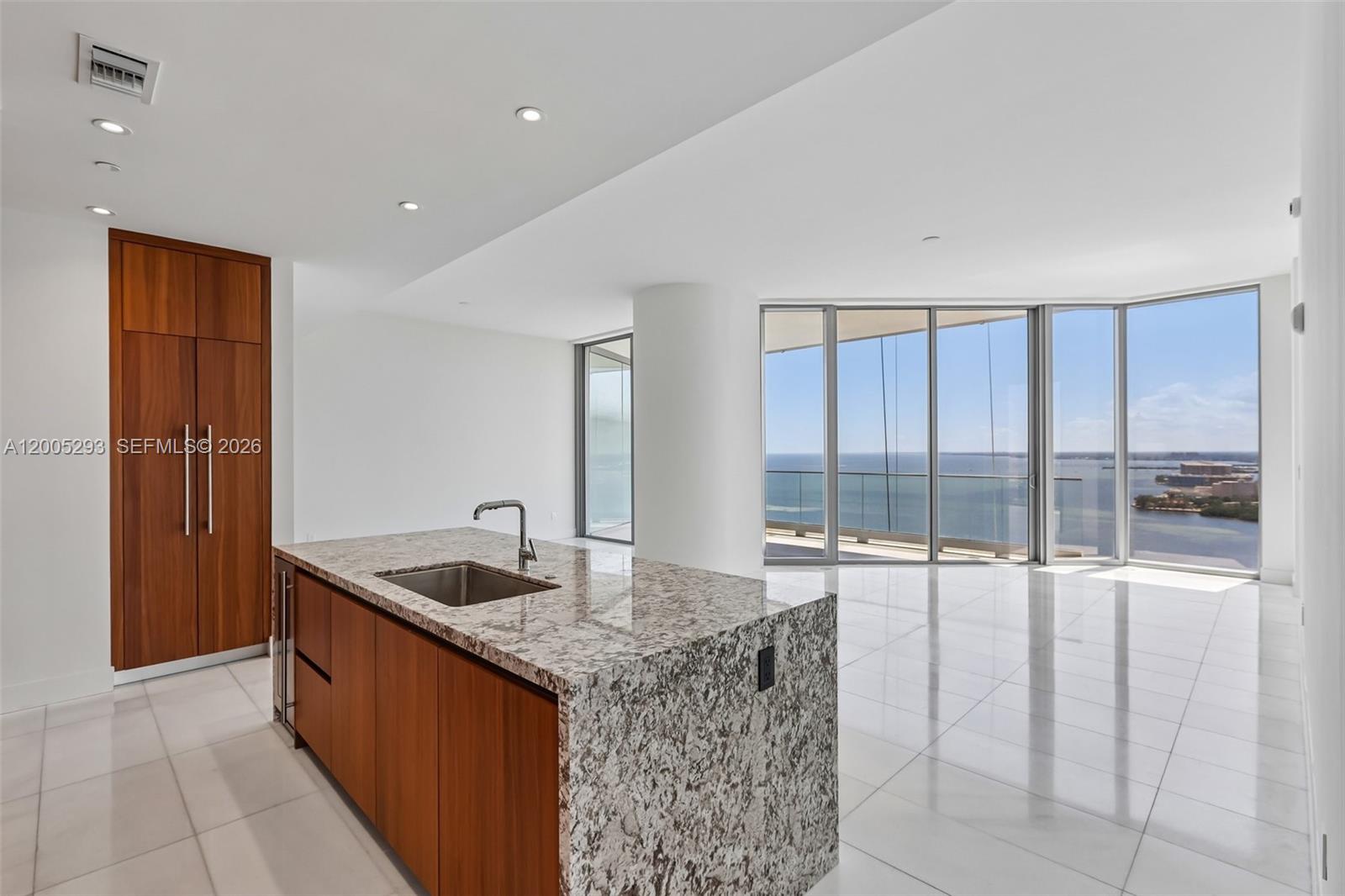 Una Residences - Residential