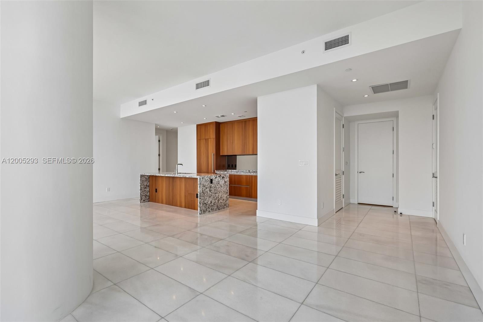 Una Residences - Residential