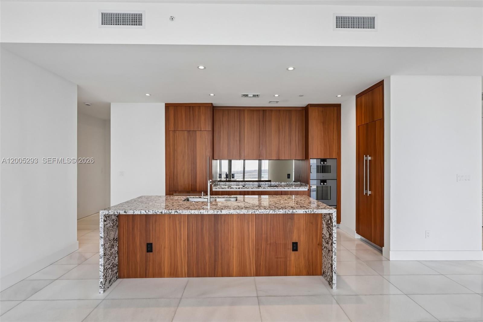 Una Residences - Residential