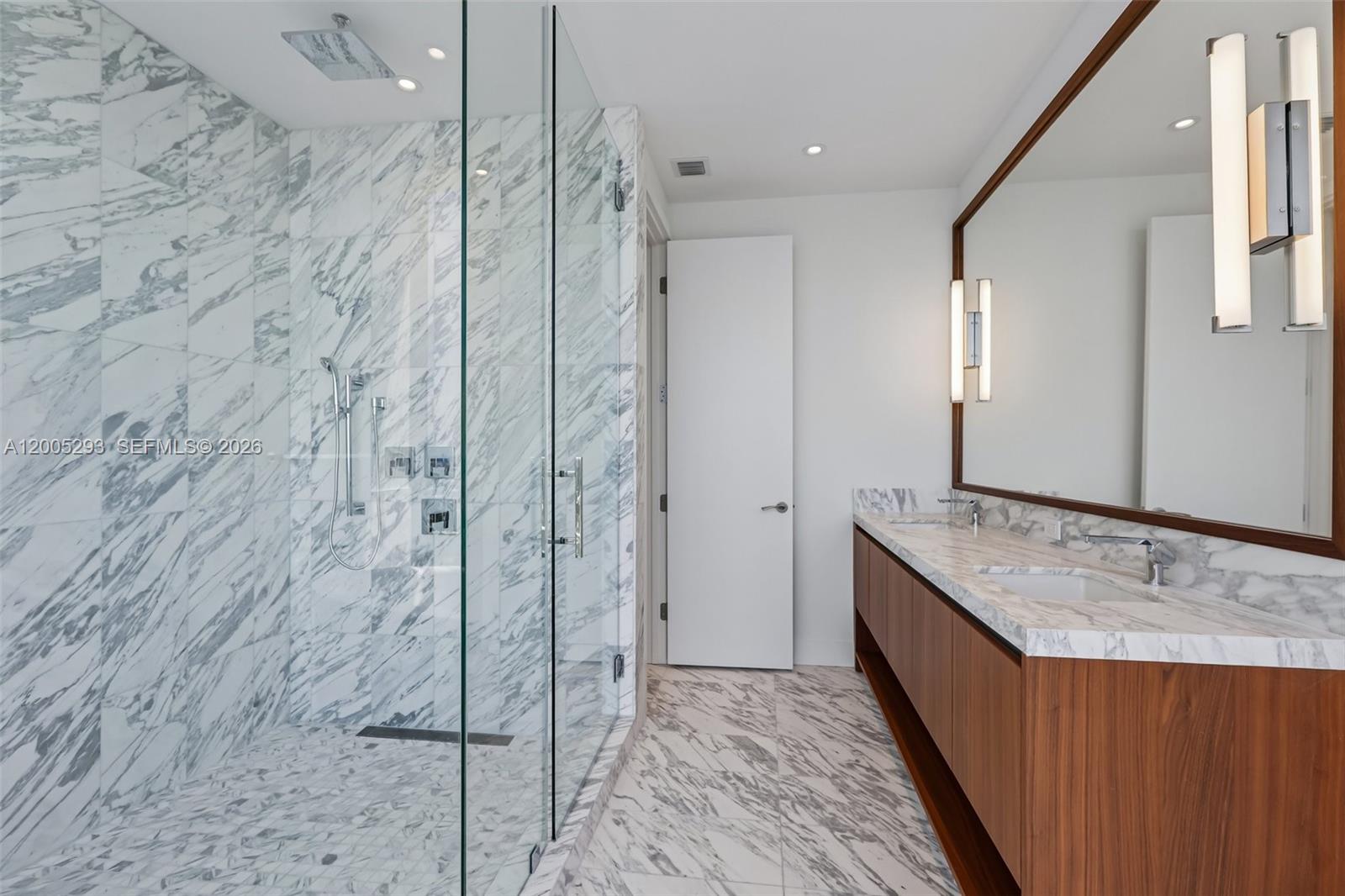 Una Residences - Residential