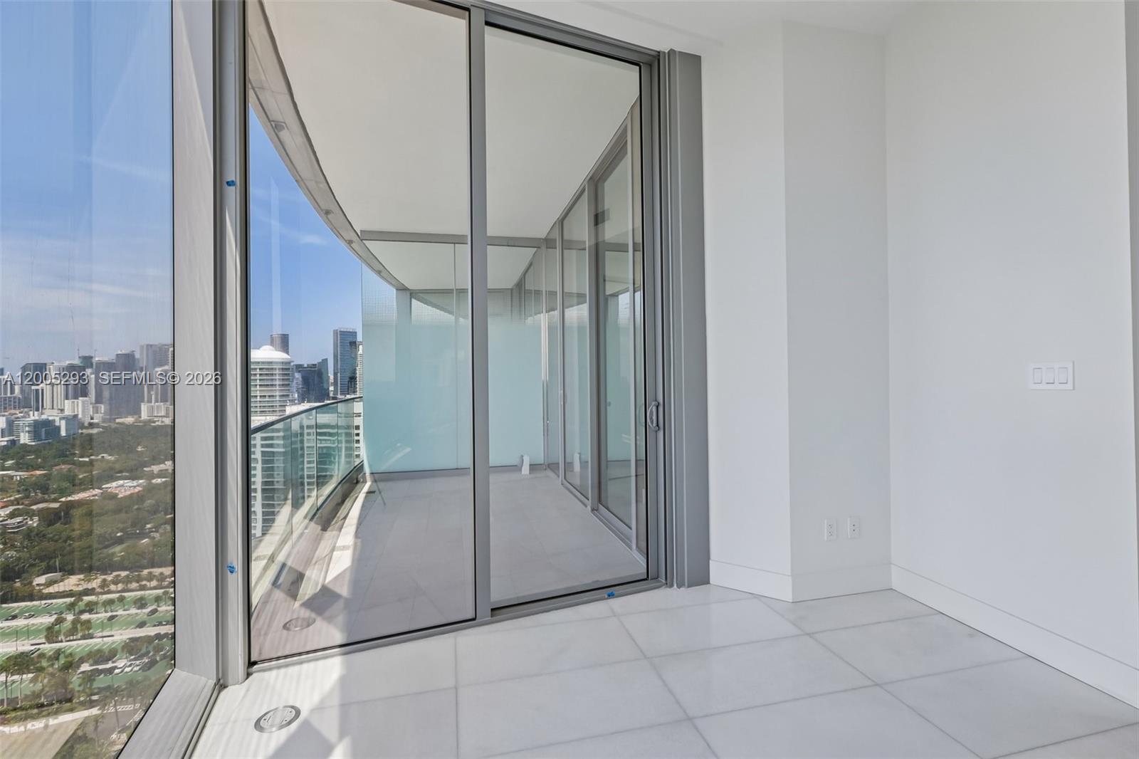 Una Residences - Residential