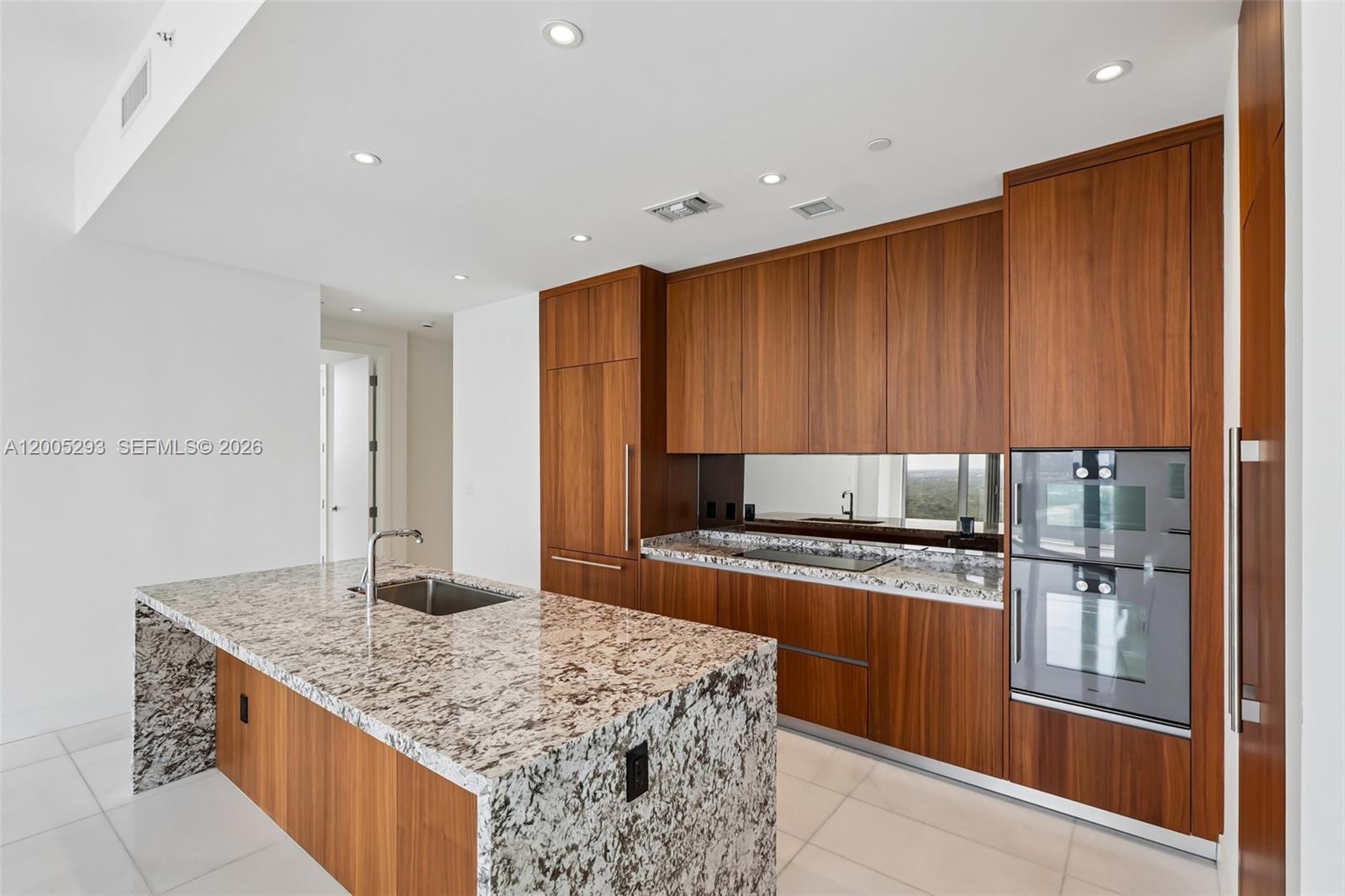 Una Residences - Residential