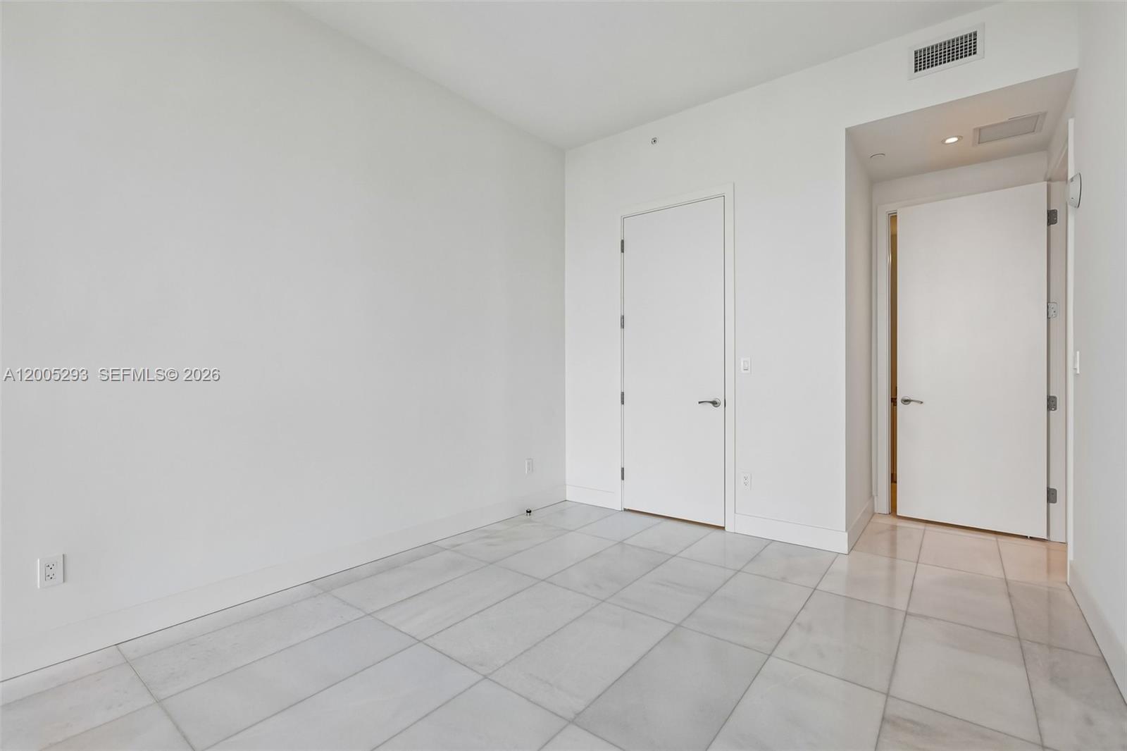 Una Residences - Residential