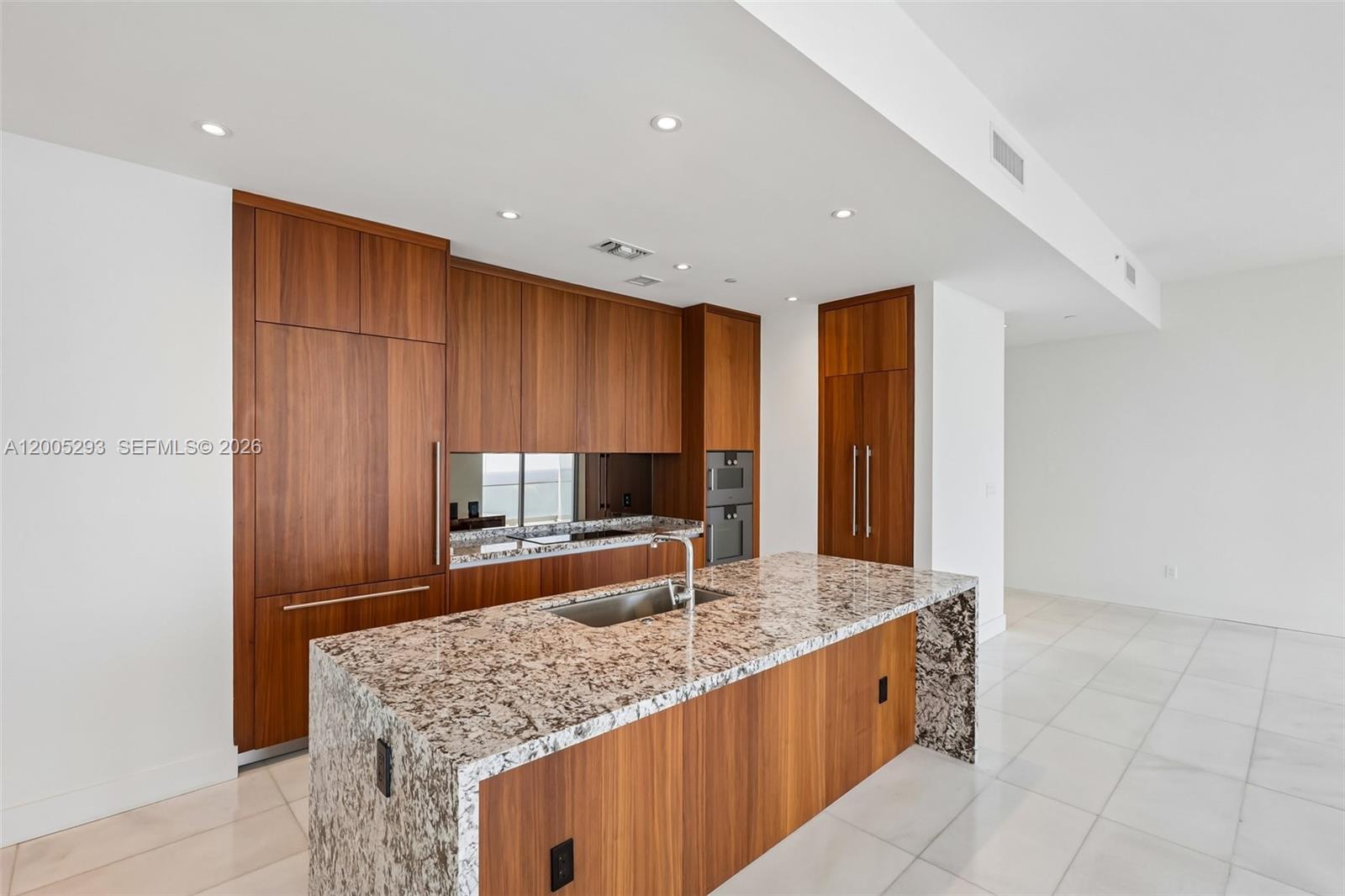 Una Residences - Residential