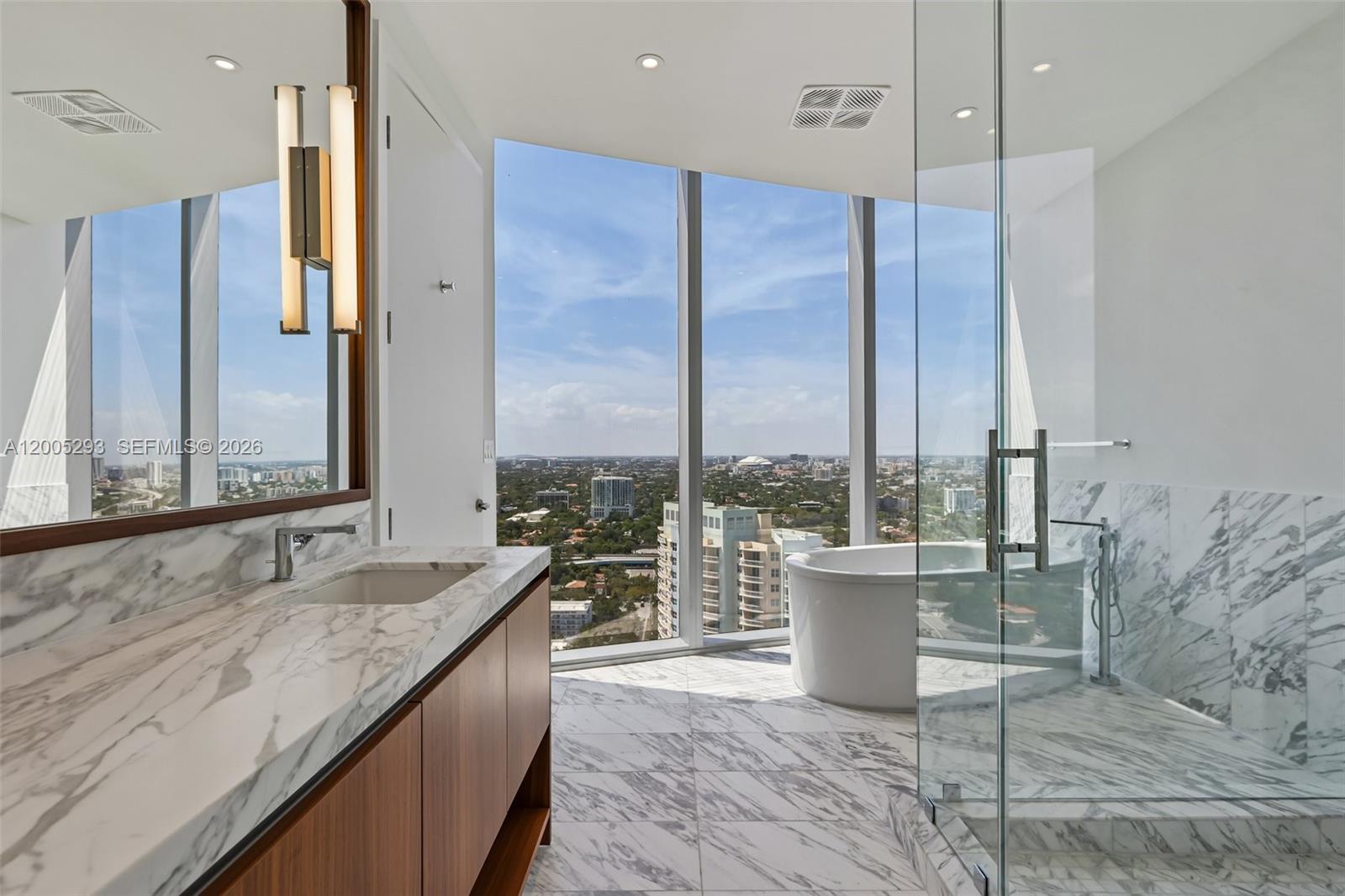 Una Residences - Residential