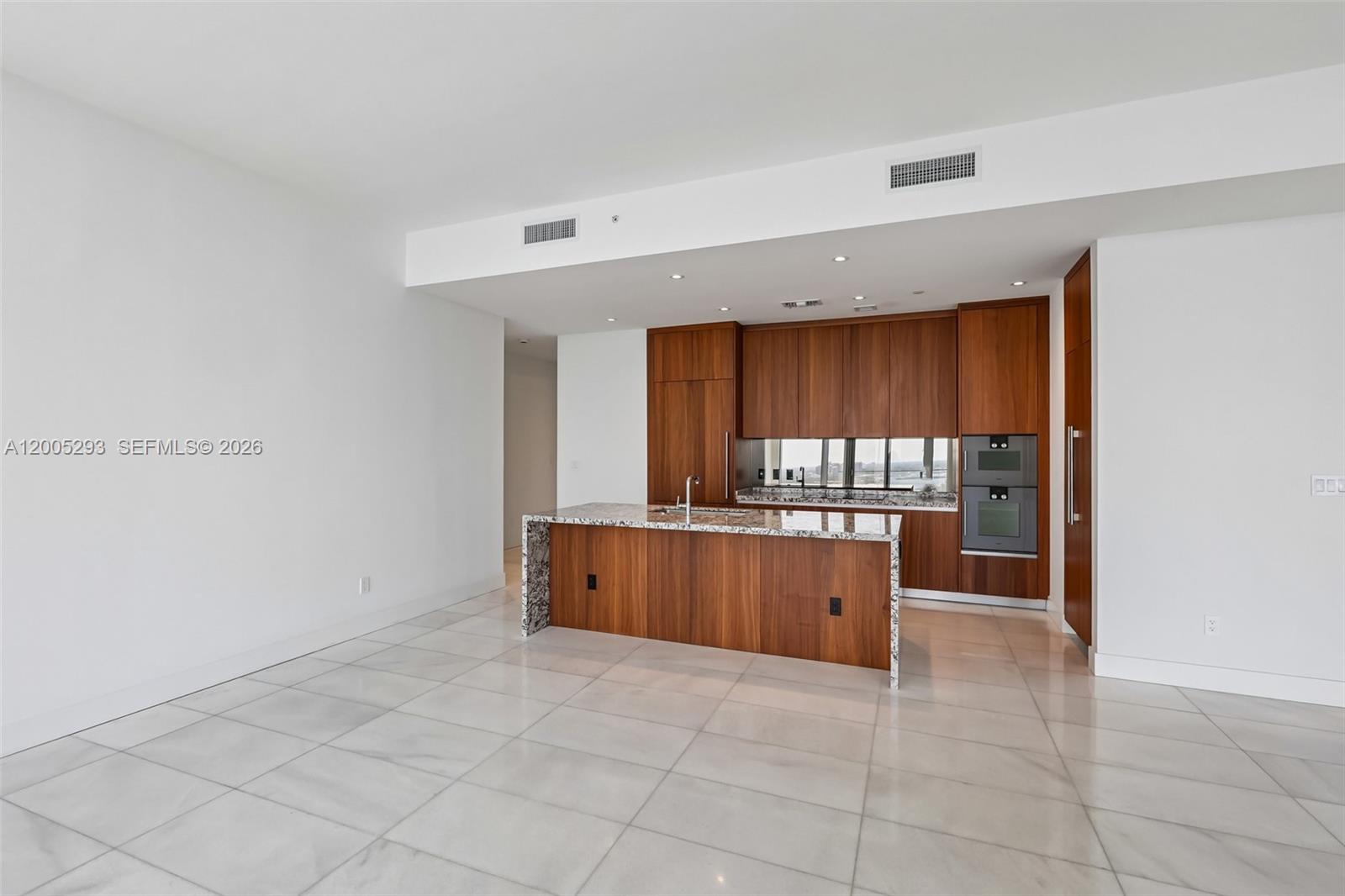 Una Residences - Residential
