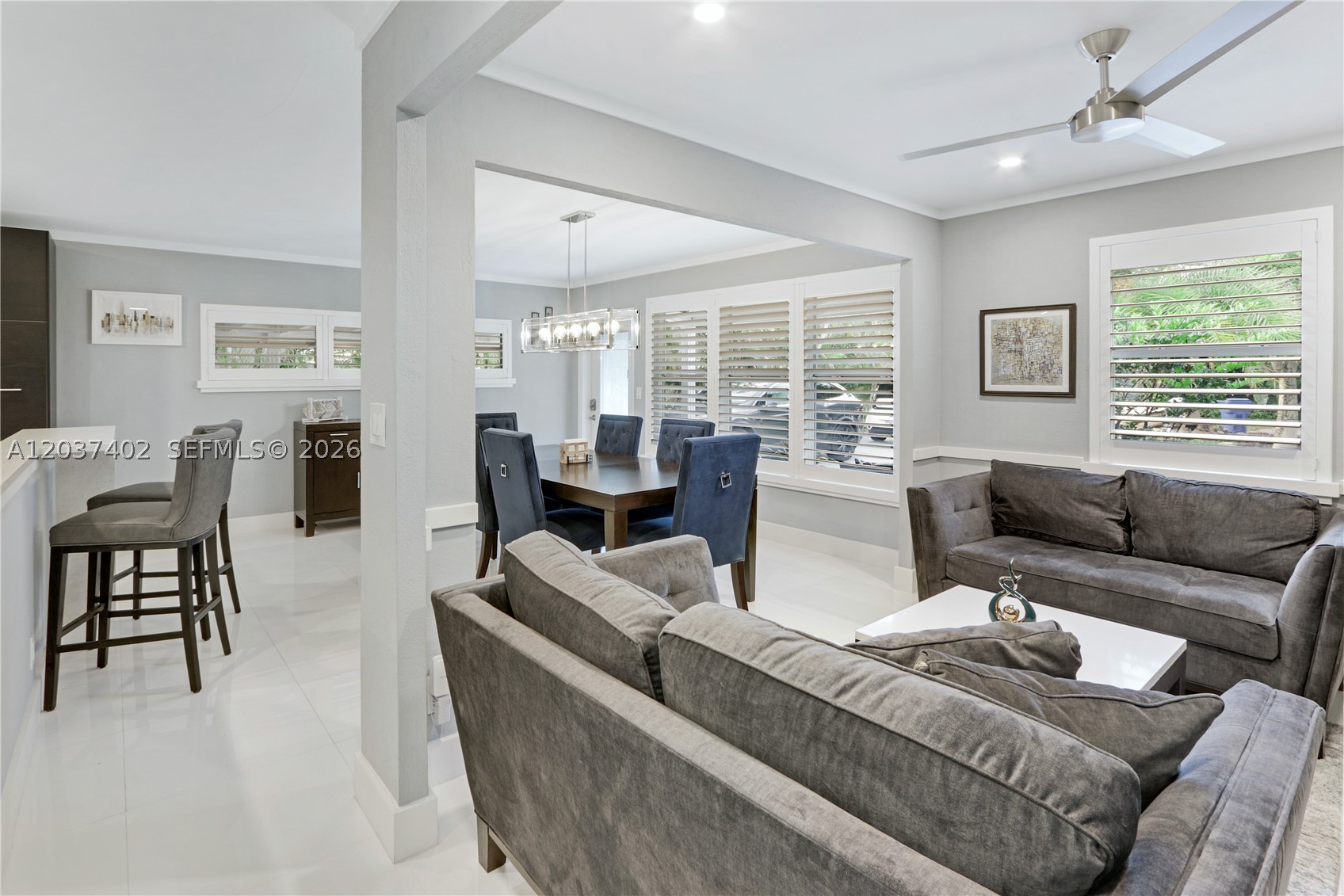 TROPICAL MANORS - Residential