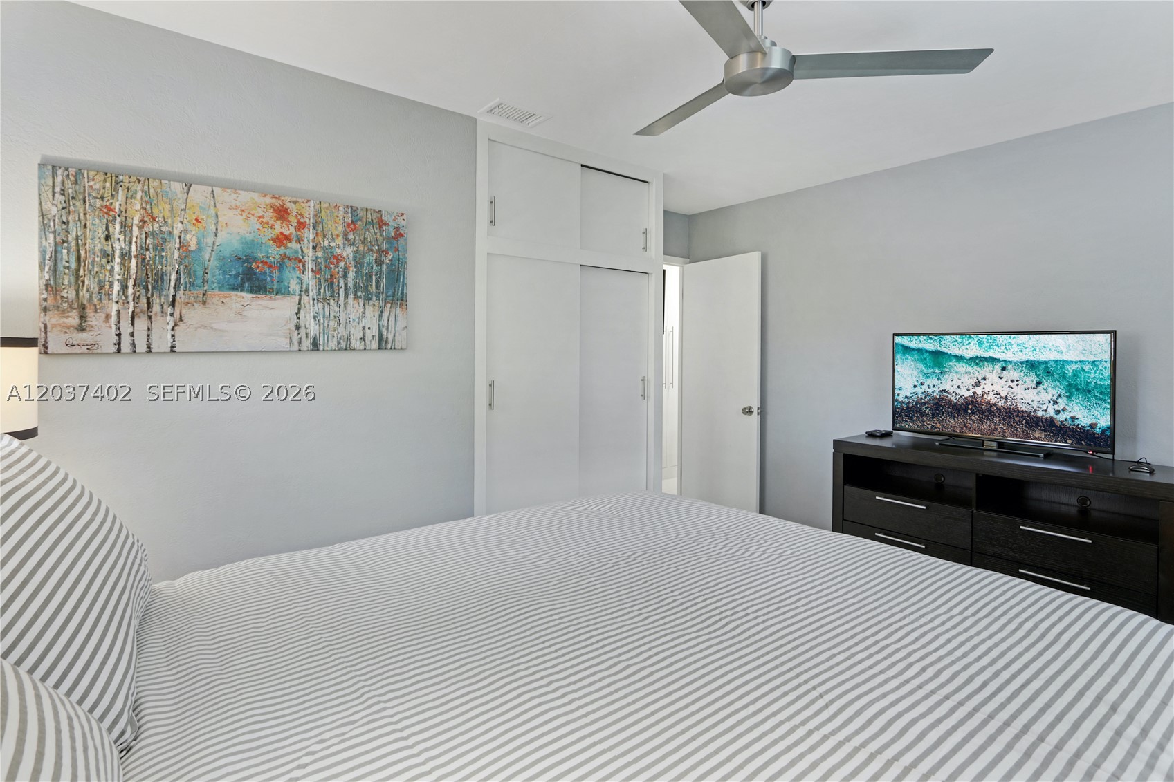 TROPICAL MANORS - Residential