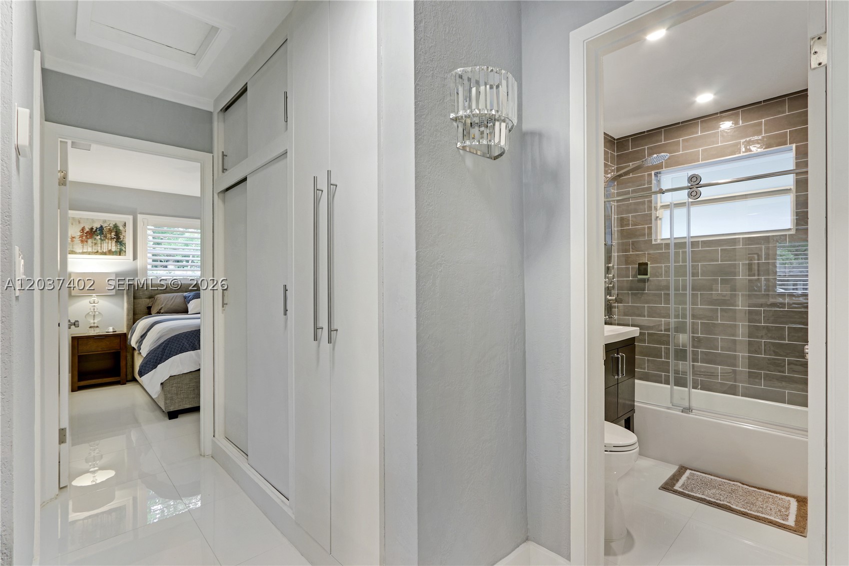 TROPICAL MANORS - Residential