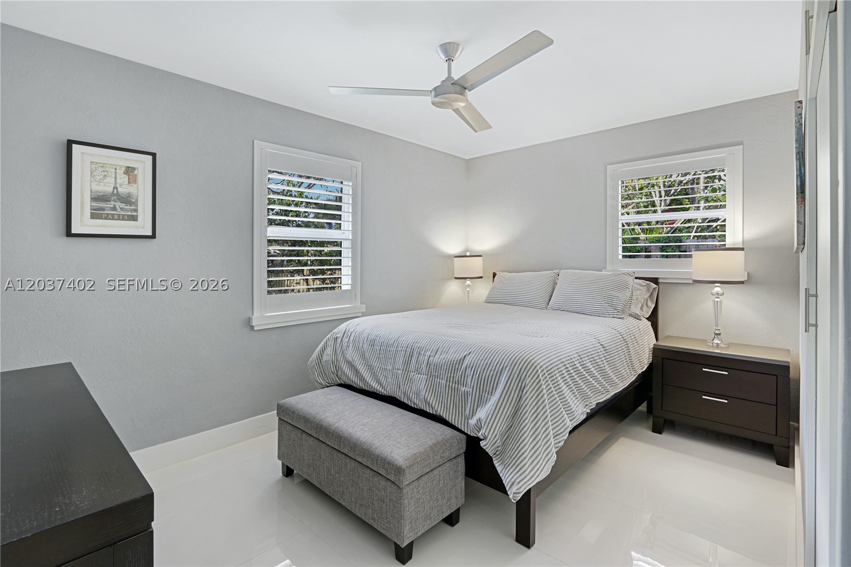 TROPICAL MANORS - Residential